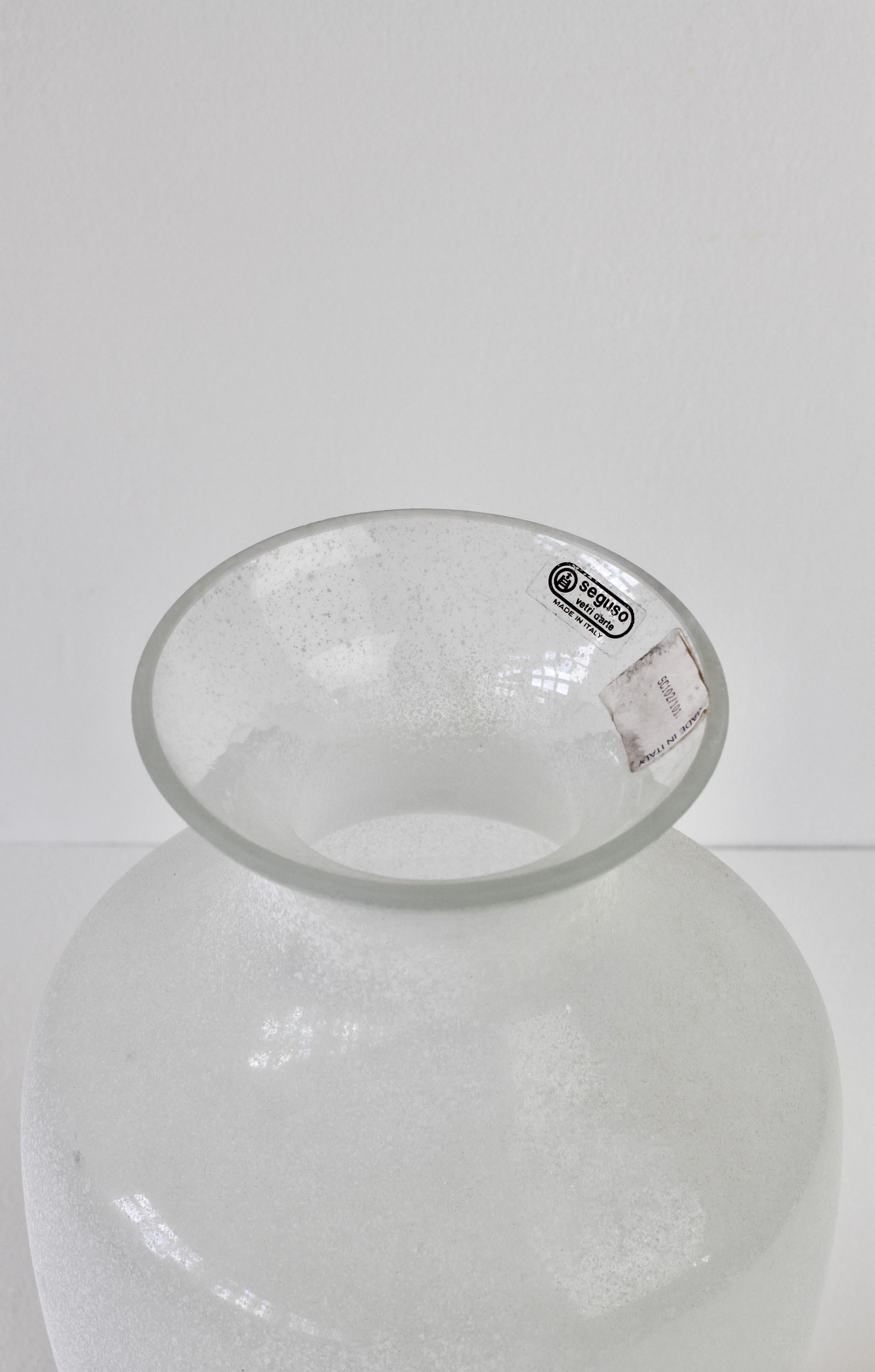 Seguso Vetri d'Arte Tall Vintage Elegant White 'a Scavo' Murano Glass Vase Italy 2