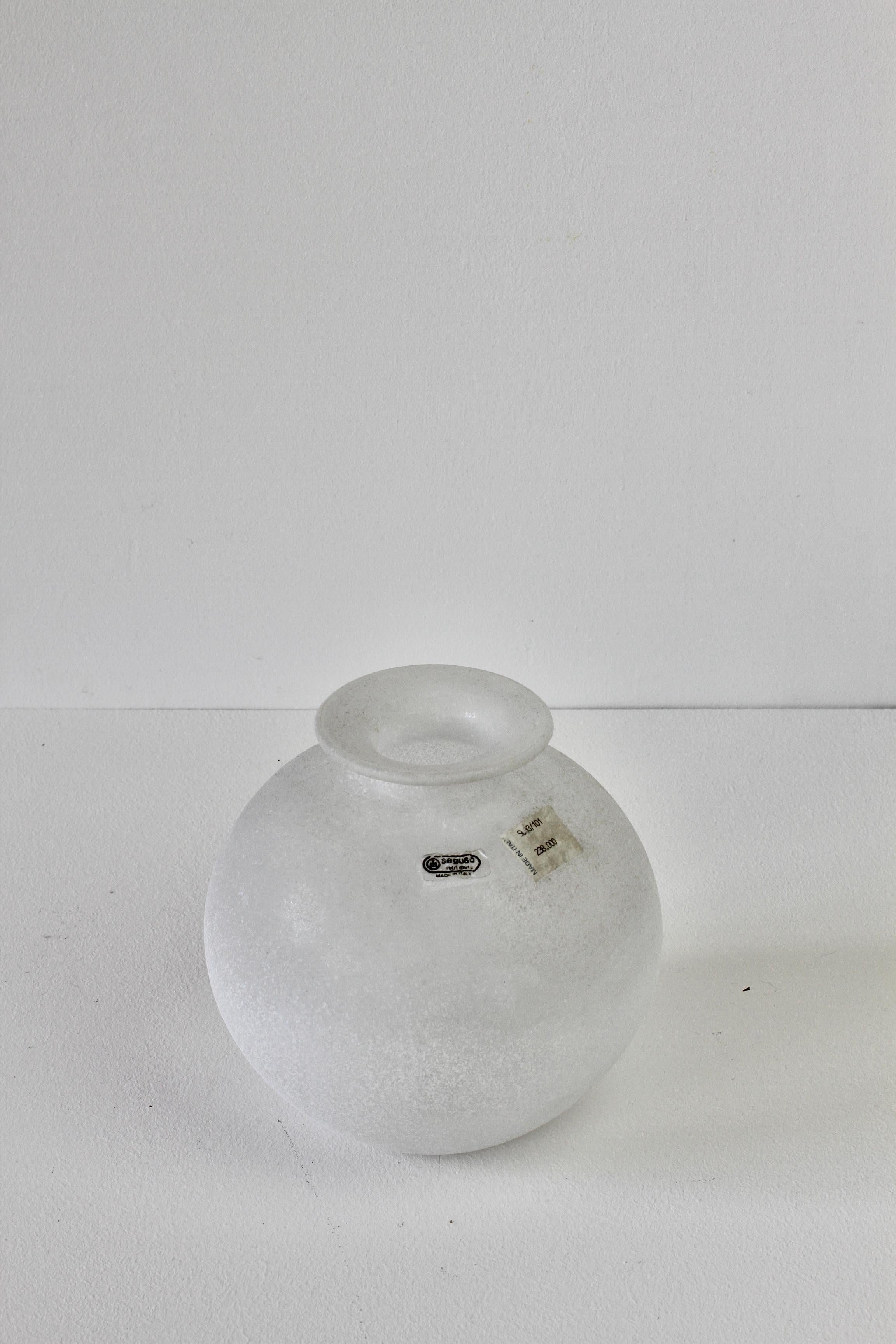 Elegant vintage round Italian 7.1 inch tall 'a Scavo' white colored / coloured glass vase by Seguso Vetri d'Arte Murano, Italy. Elegant in form and showing extraordinary craftsmanship with the use of the 'Scavo' technique to replicate to look and
