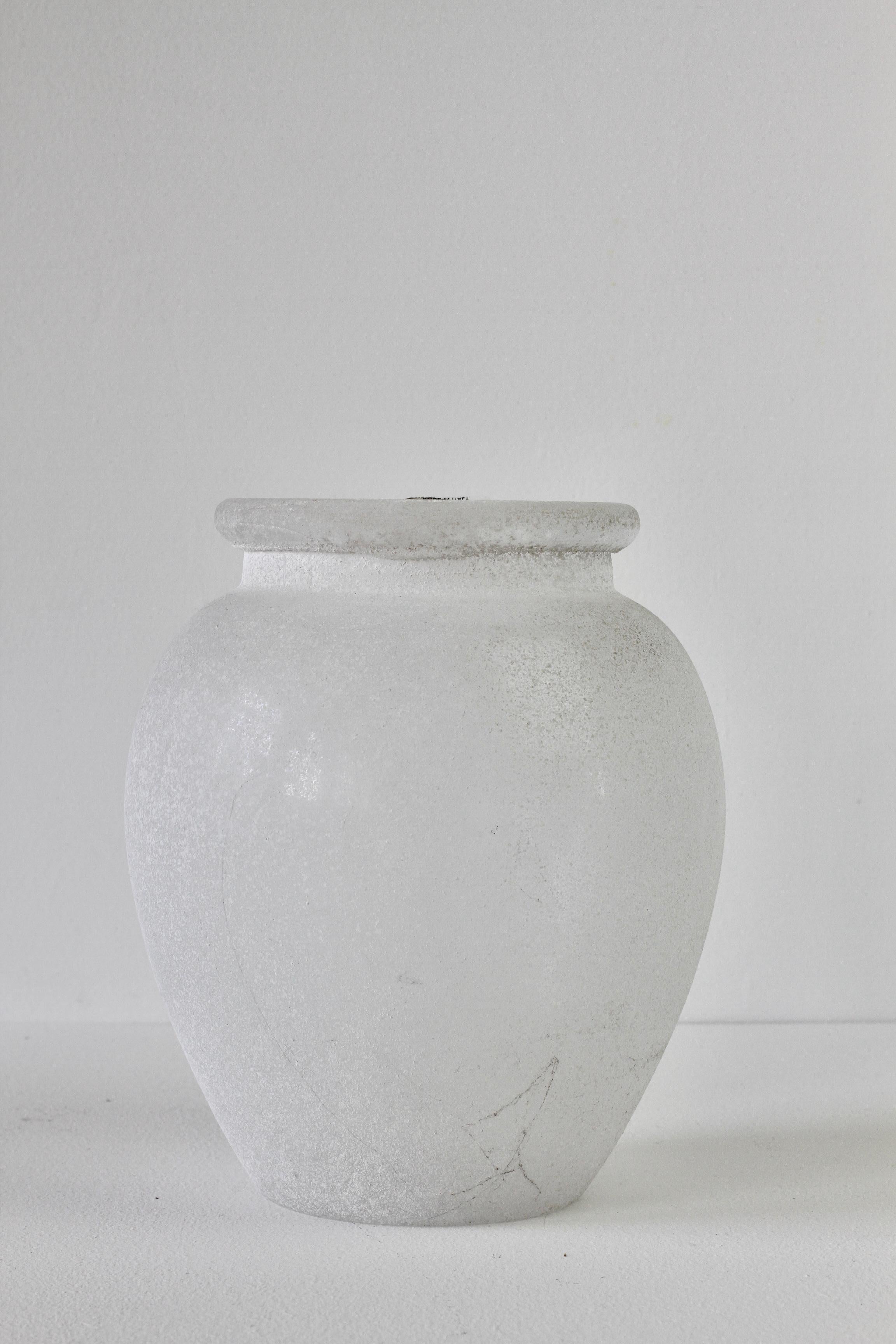 Italian Seguso Vetri d'Arte Vintage Elegant White 'a Scavo' Murano Glass Vase Italy