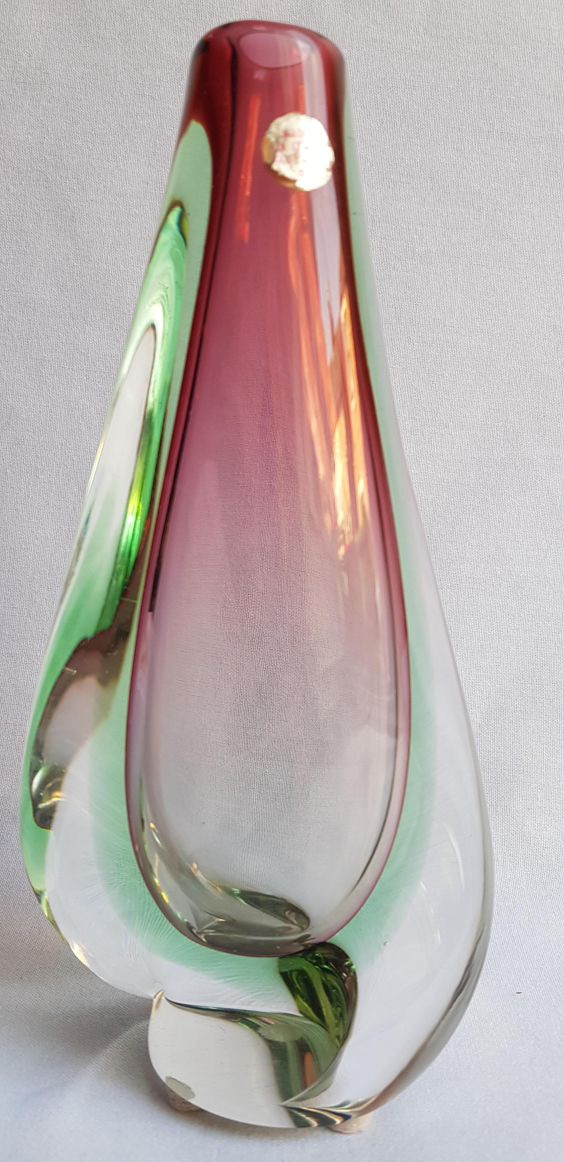 Beautiful vitange Seguso vetri D'arte murano glass somerso vase, by Flavio Poli, purple, green and clear brilliant condition.