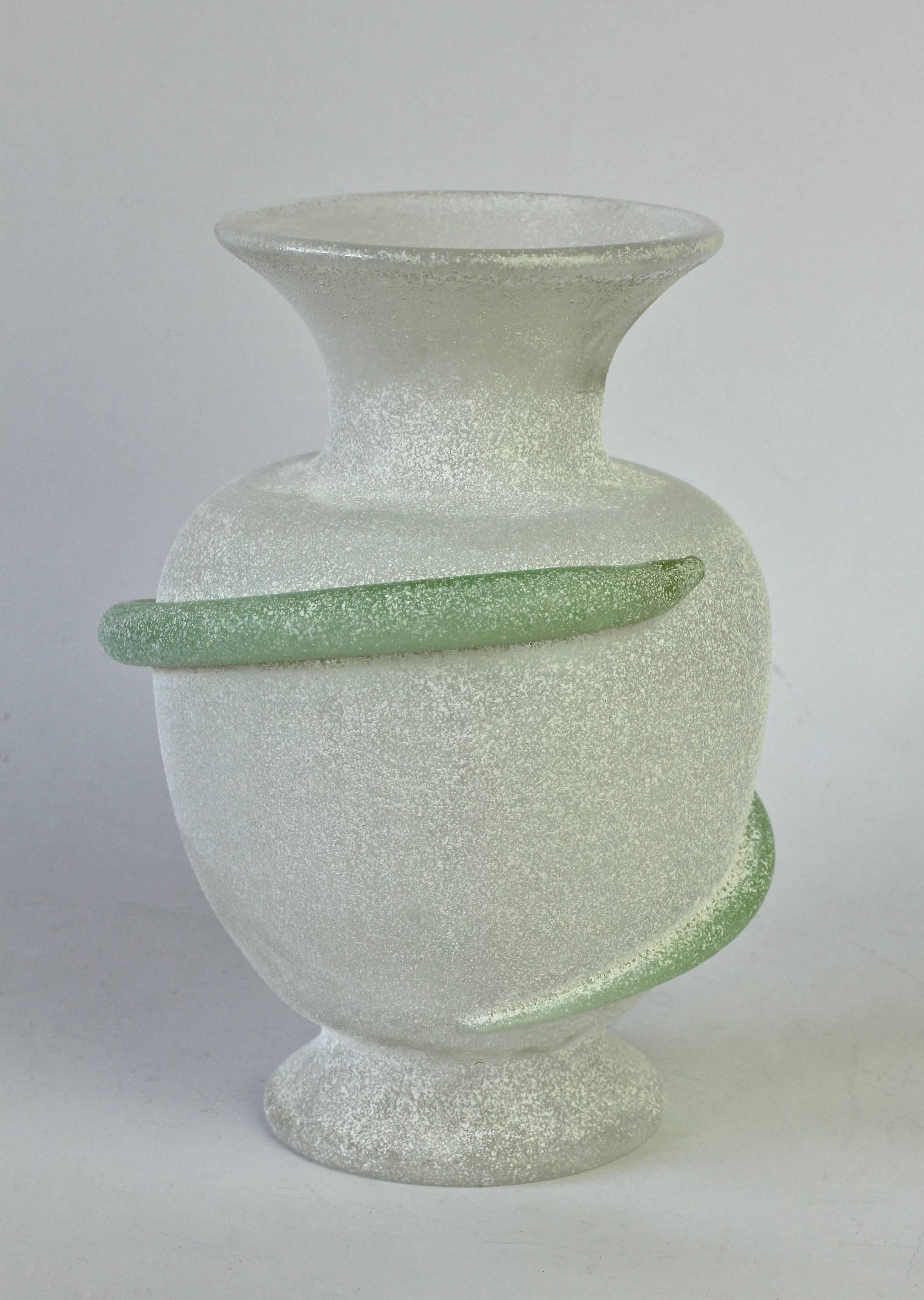 Seguso Vetri d'Arte Attributed White 'a Scavo' Murano Glass Vase 2