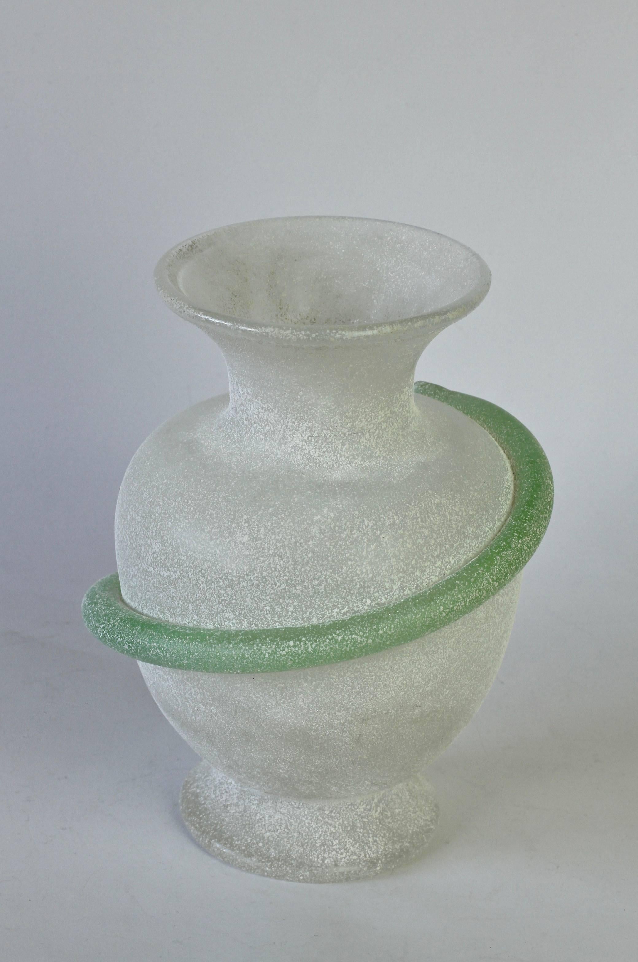 Mid-Century Modern Seguso Vetri d'Arte Attributed White 'a Scavo' Murano Glass Vase