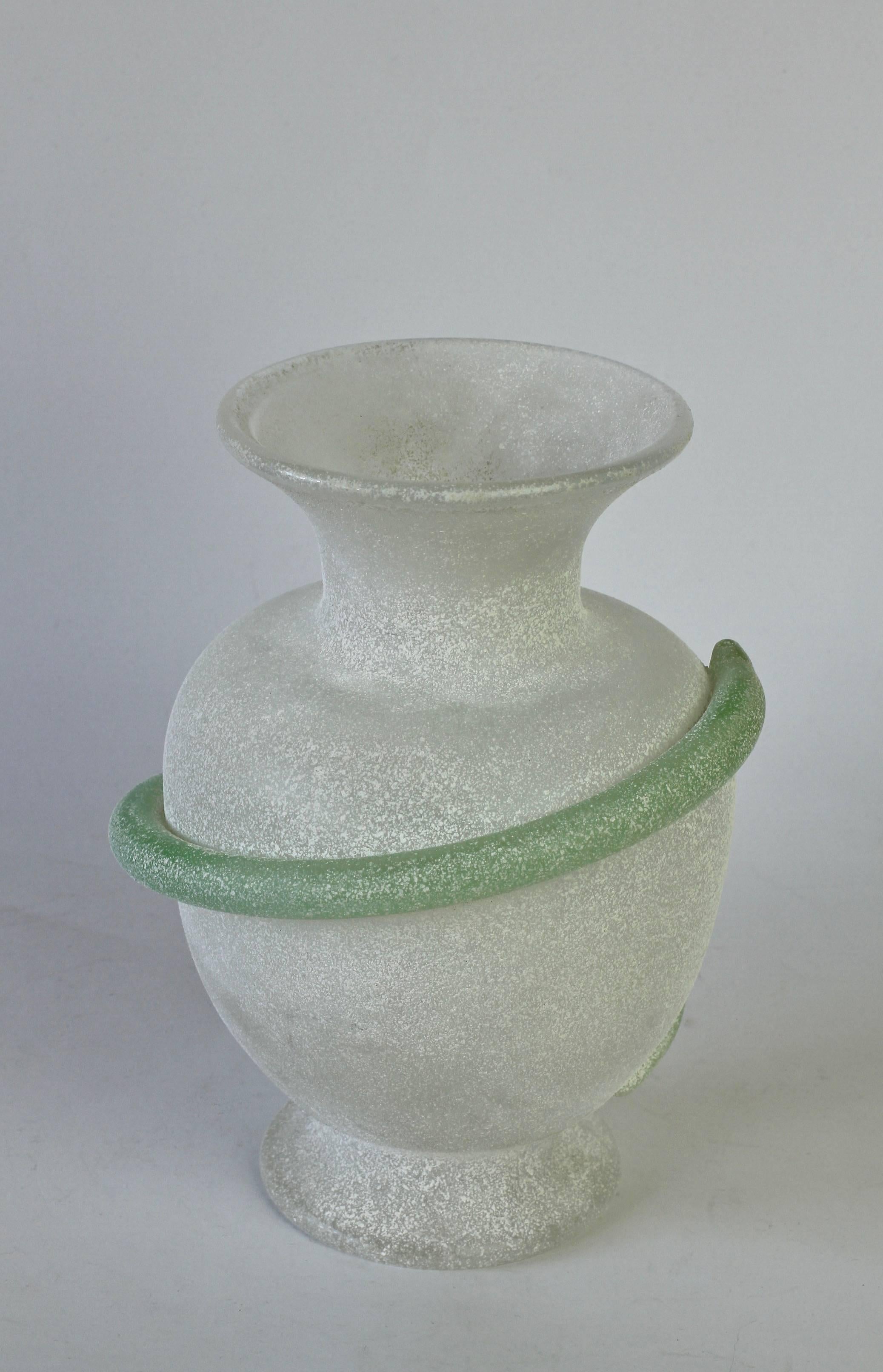 Italian Seguso Vetri d'Arte Attributed White 'a Scavo' Murano Glass Vase