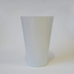 Seguso Vetri D'Arte White Opalescent Glass Vase, Italy 1950s