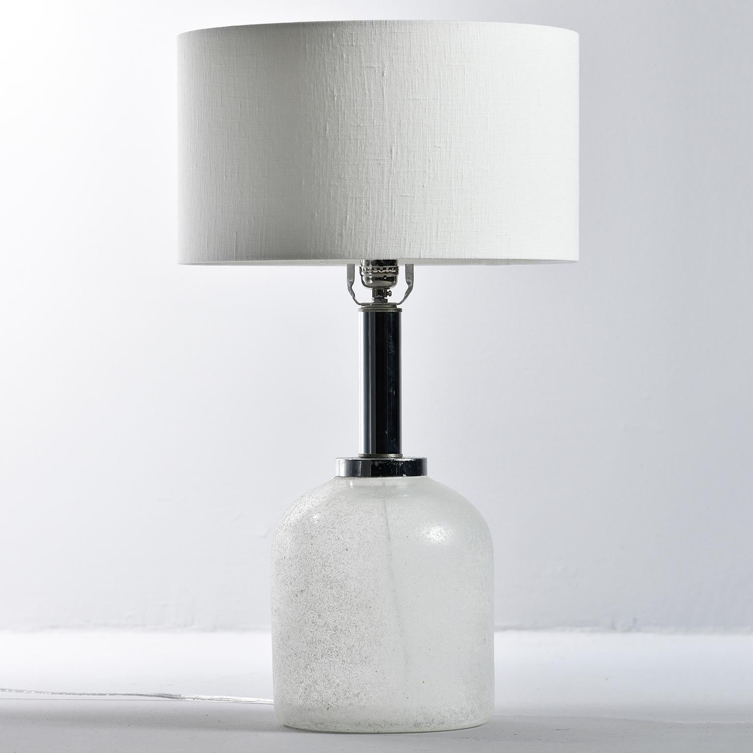 Seguso Vetri d’Arte White Scavo Style Murano Glass Lamp In Good Condition For Sale In Troy, MI