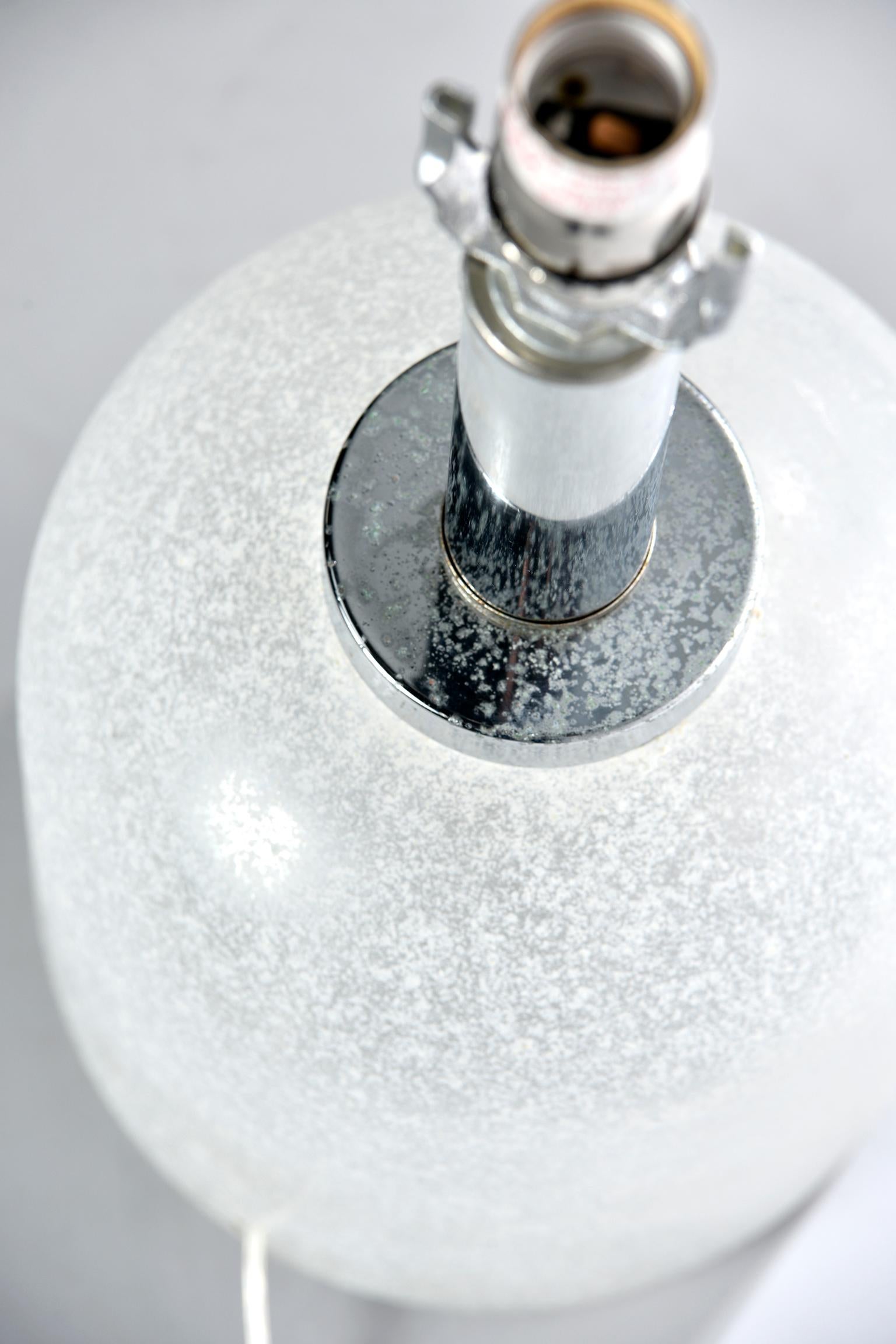 20th Century Seguso Vetri d’Arte White Scavo Style Murano Glass Lamp For Sale