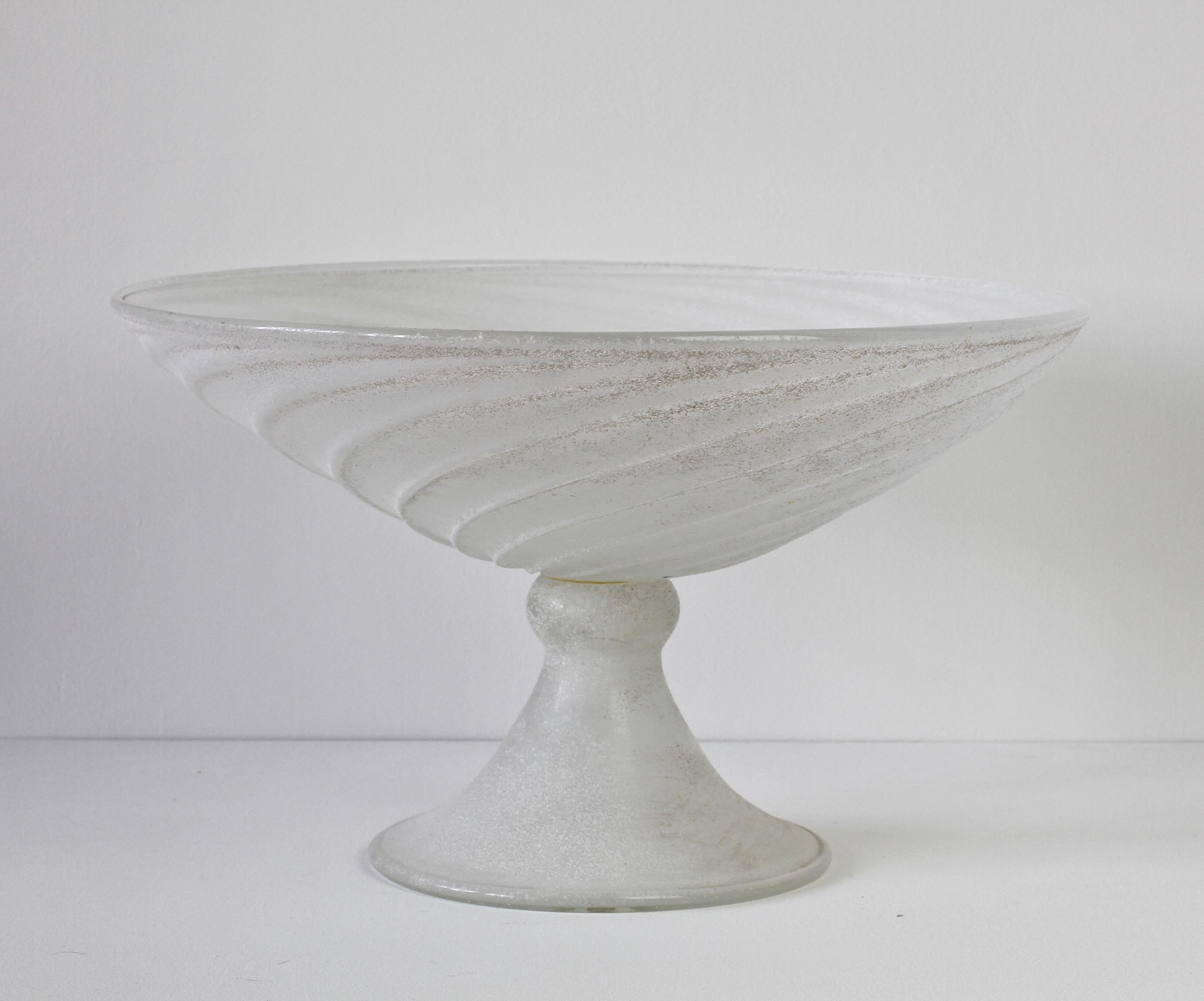 Italian Huge Seguso Vetri d'Arte White Scavo Vintage Murano Glass Bowl Centrepiece 1980s For Sale