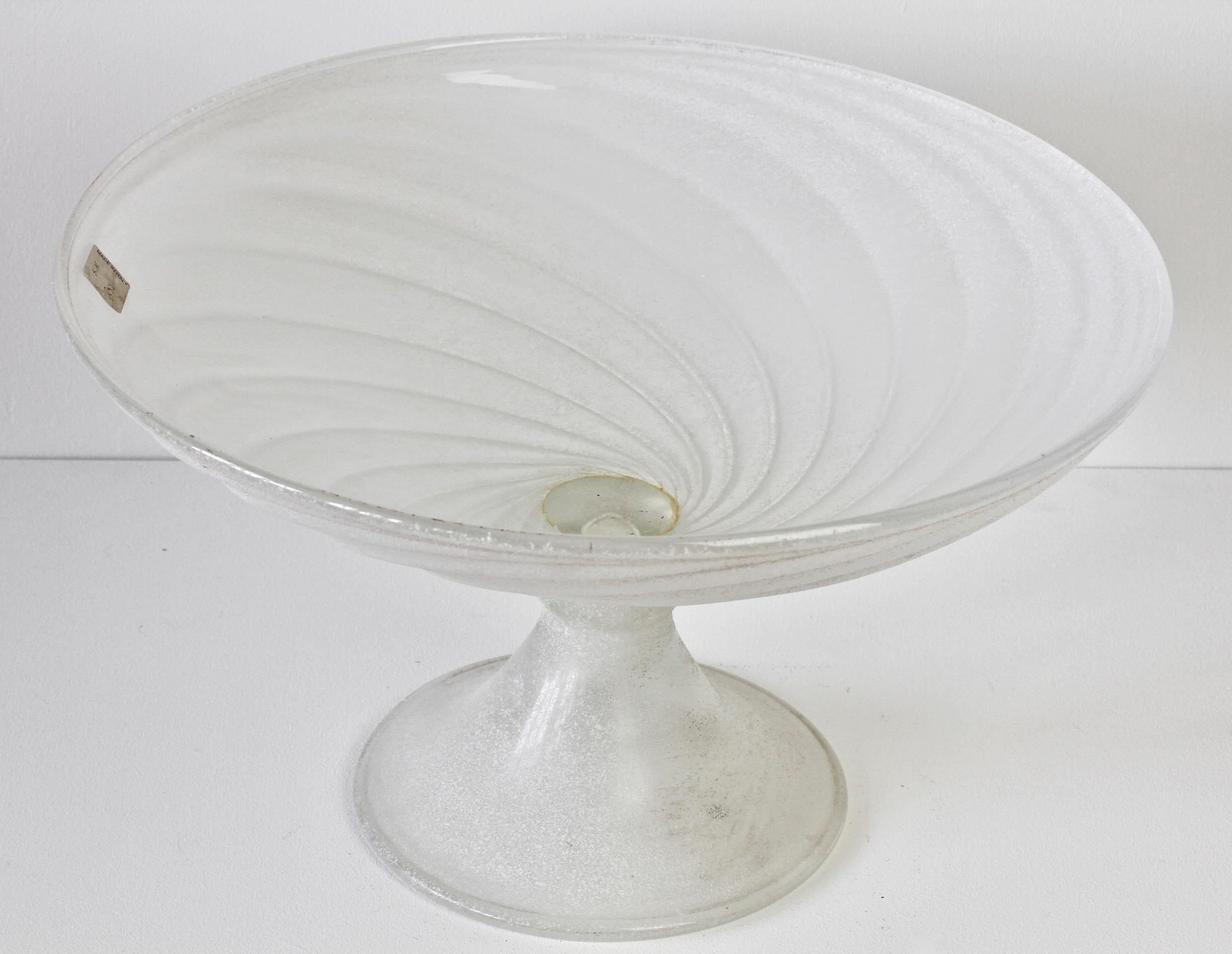 Late 20th Century Huge Seguso Vetri d'Arte White Scavo Vintage Murano Glass Bowl Centrepiece 1980s For Sale