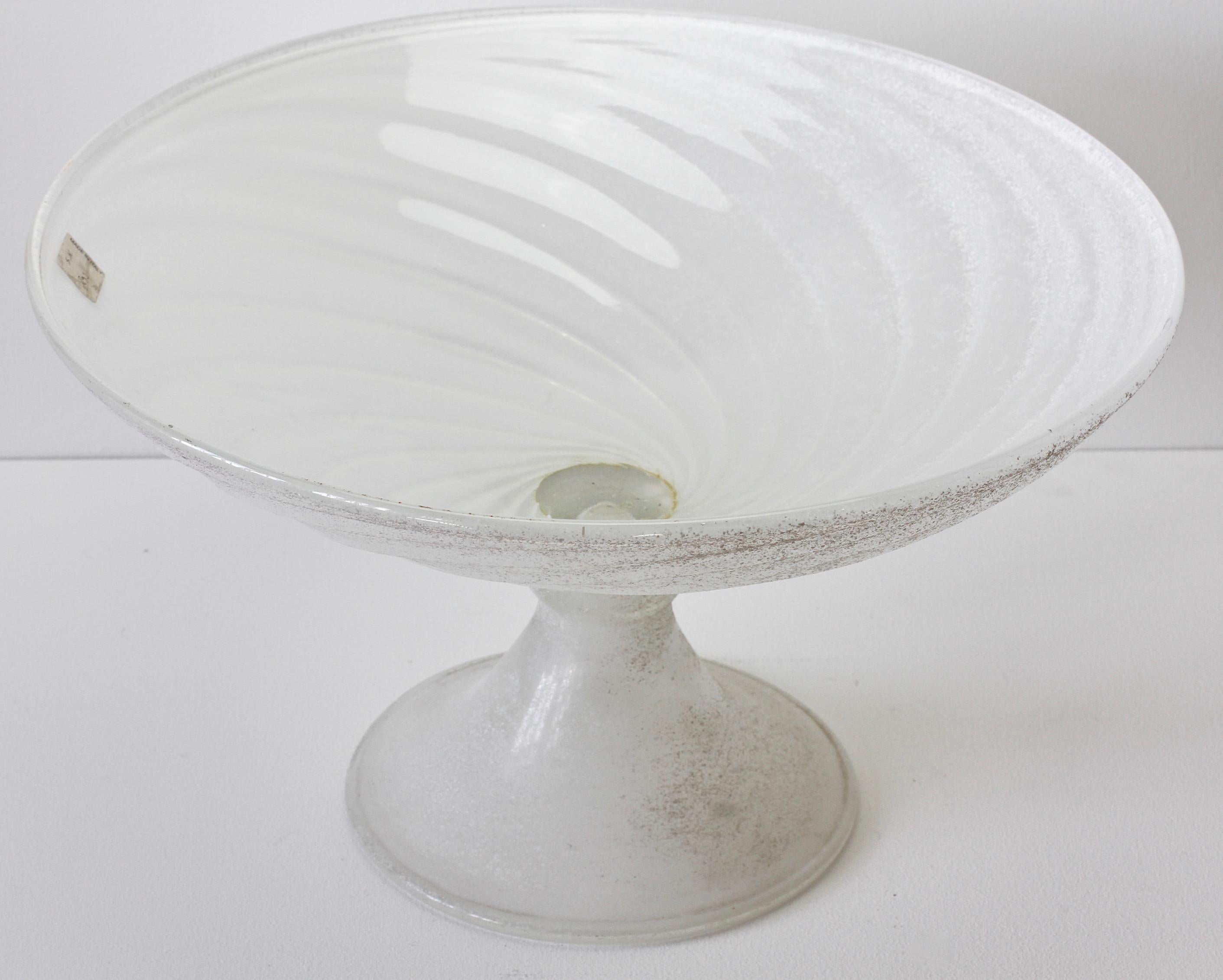 Grand bol en verre de Murano blanc vintage Seguso Vetri d'Arte Scavo Centre de table des années 1980 en vente 1