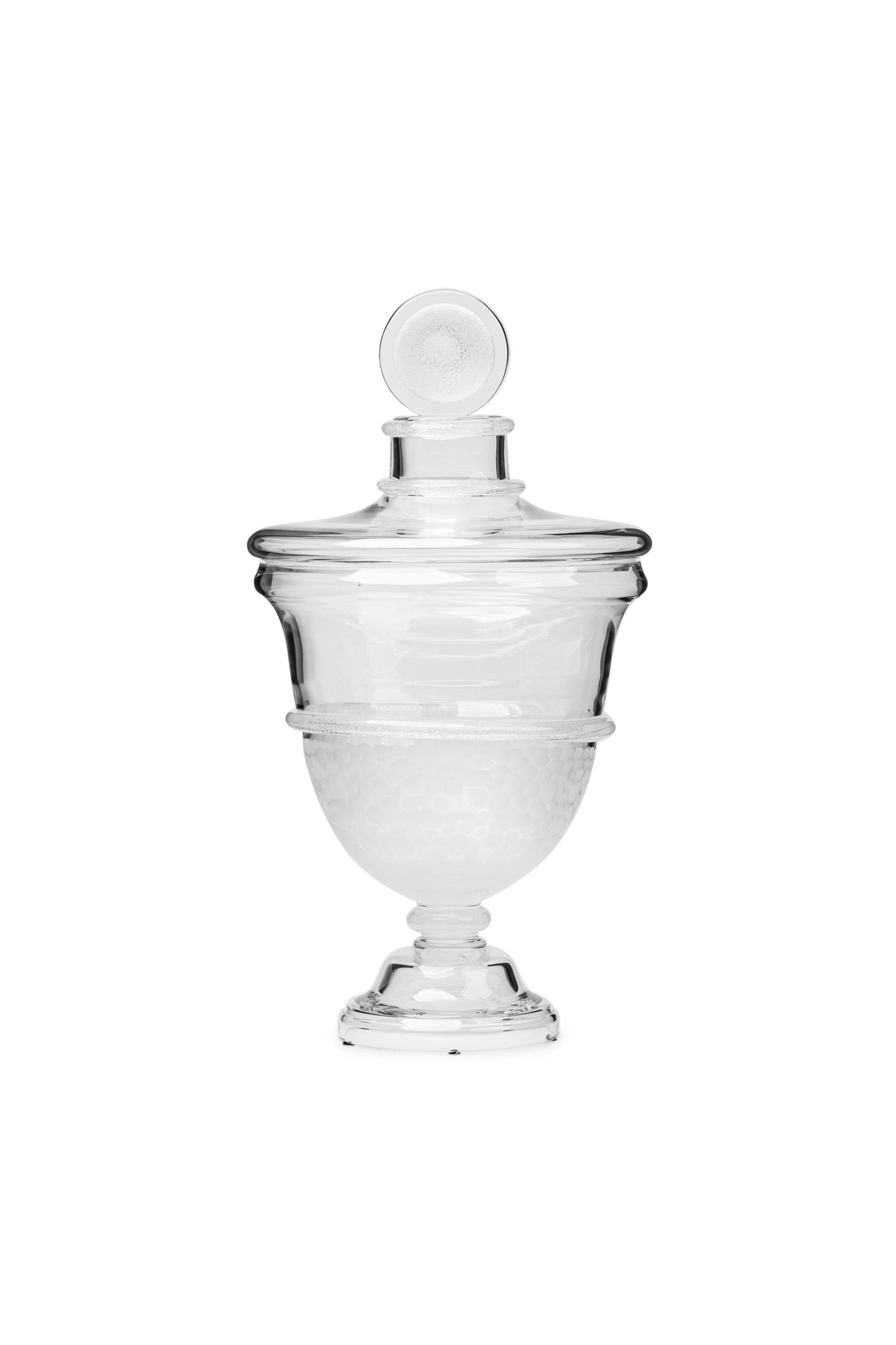 Vaso da farmacia in vetro trasparente a forma di urna di grandi dimensioni della metà del secolo scorso con coperchio dotato di un grande terminale a sfera (att: SEGUSO VIETRI)
