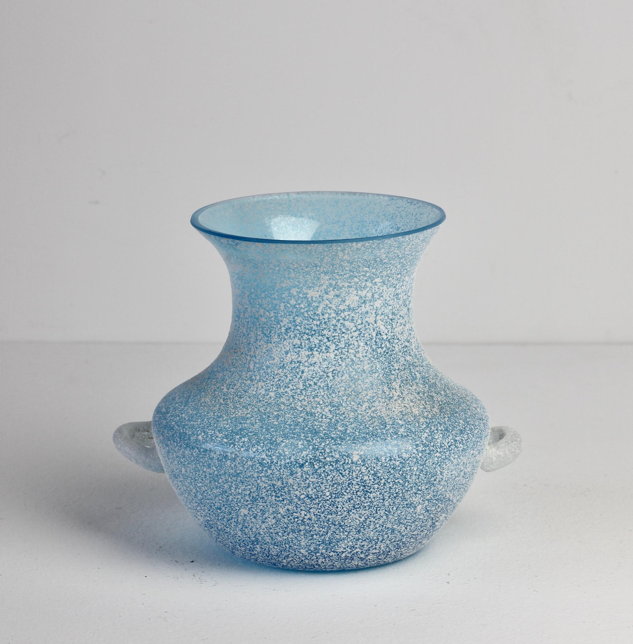 Textured 'a Scavo' blue colored / coloured glass vase with handles by Seguso Vetri d'Arte Murano, Italy, circa late 1980s. Elegant with its curved and rounded form and showing extraordinary craftsmanship with the use of the 'Scavo' technique to