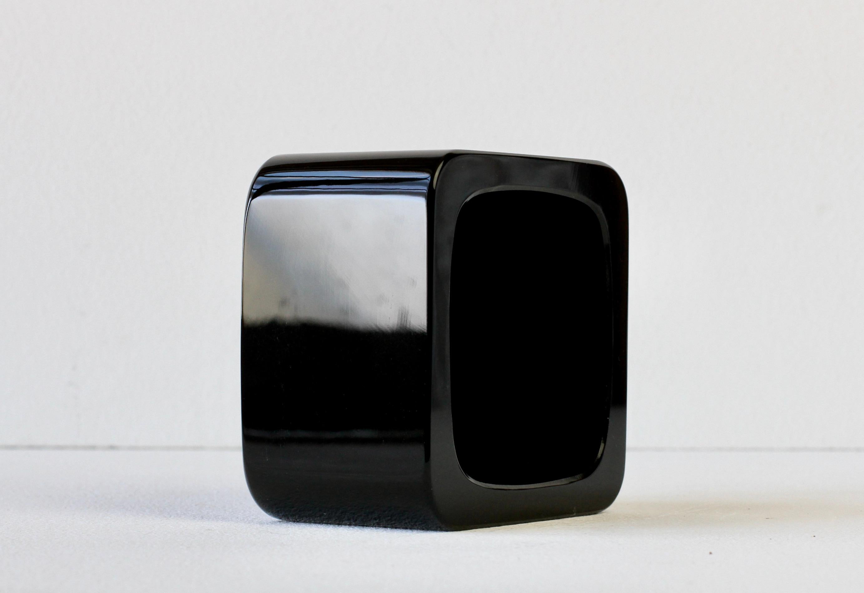 Petite Karl Springer style black colored / coloured square vintage mid-century modern Murano glass bowl, dish or ashtray by Seguso Vetri d'Arte Murano, Italy circa 1980s. Elegant and simplistic in form. Black is a particularly difficult colour to