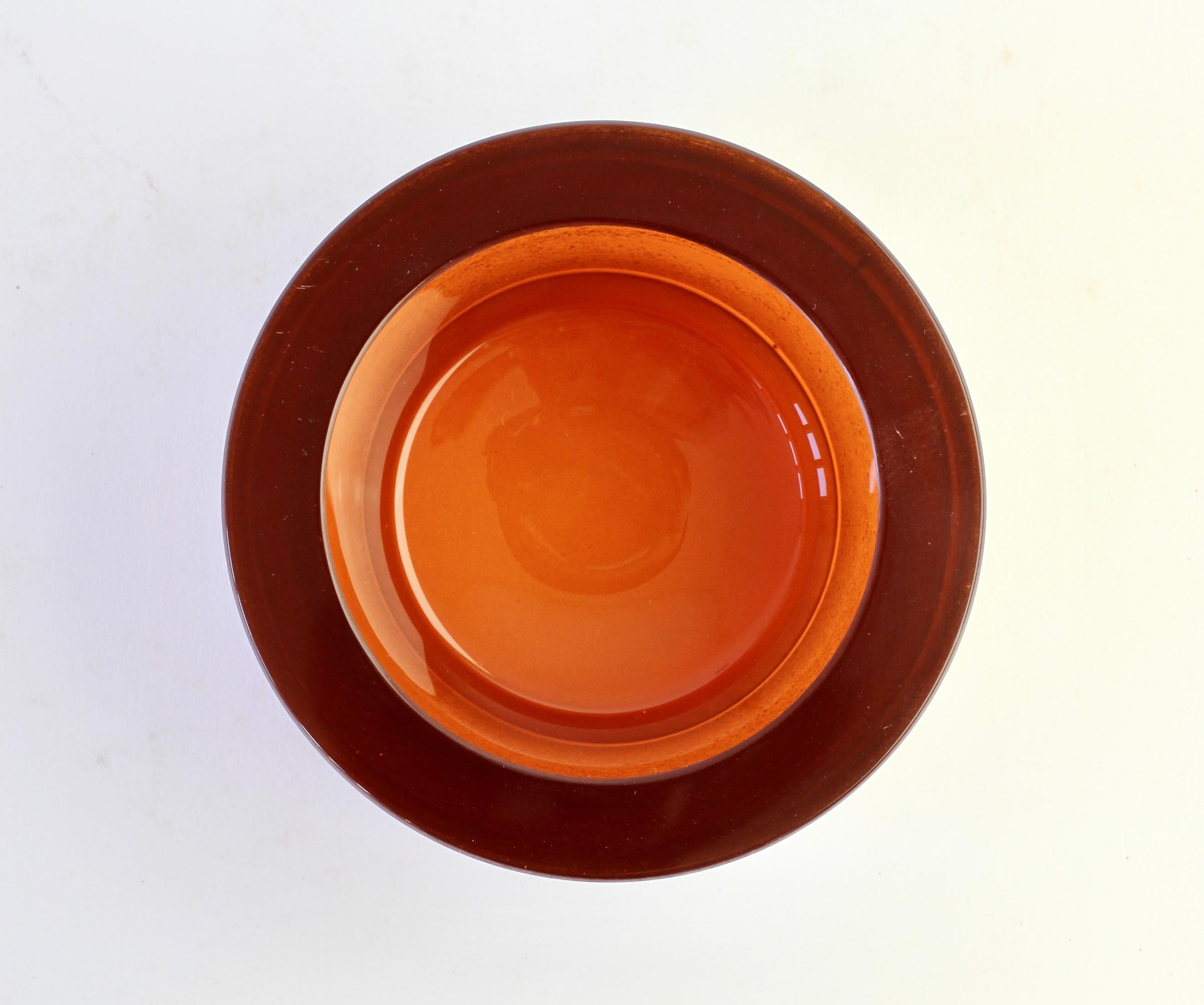 Stunning honey brown amber 'a Scavo' white colored / coloured round circular glass bowl, dish or ashtray by Seguso Vetri d'Arte Murano, Italy, circa 1980s. Elegant in form - rather minimalist but with the obvious sign of quality with the thick and