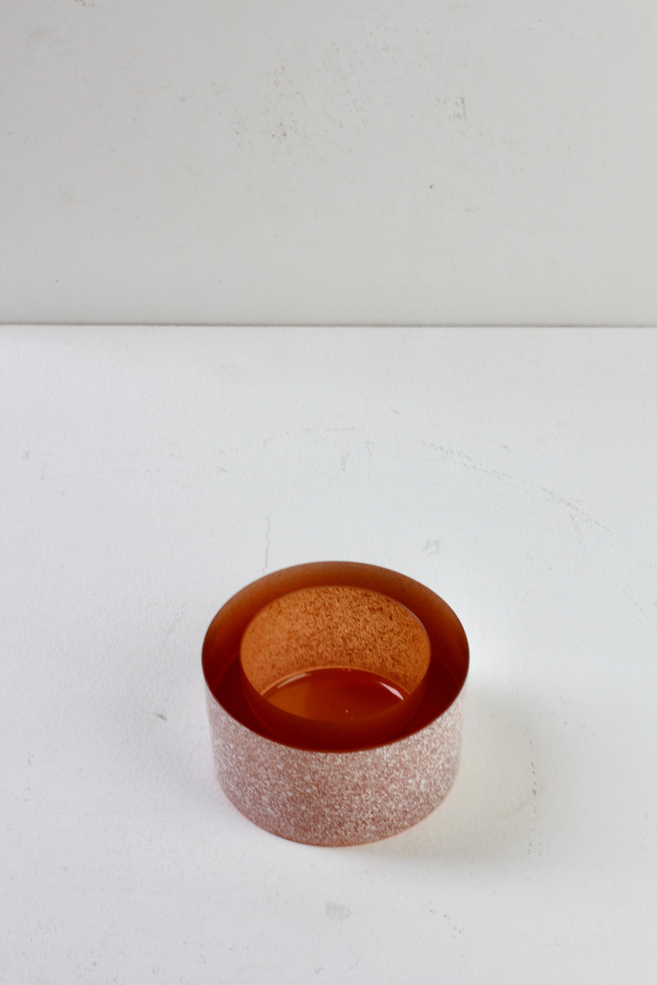 Seguso Vintage Thick Round Amber 'Scavo' Murano Glass Bowl or Ashtray, C. 1980s In Excellent Condition For Sale In Landau an der Isar, Bayern