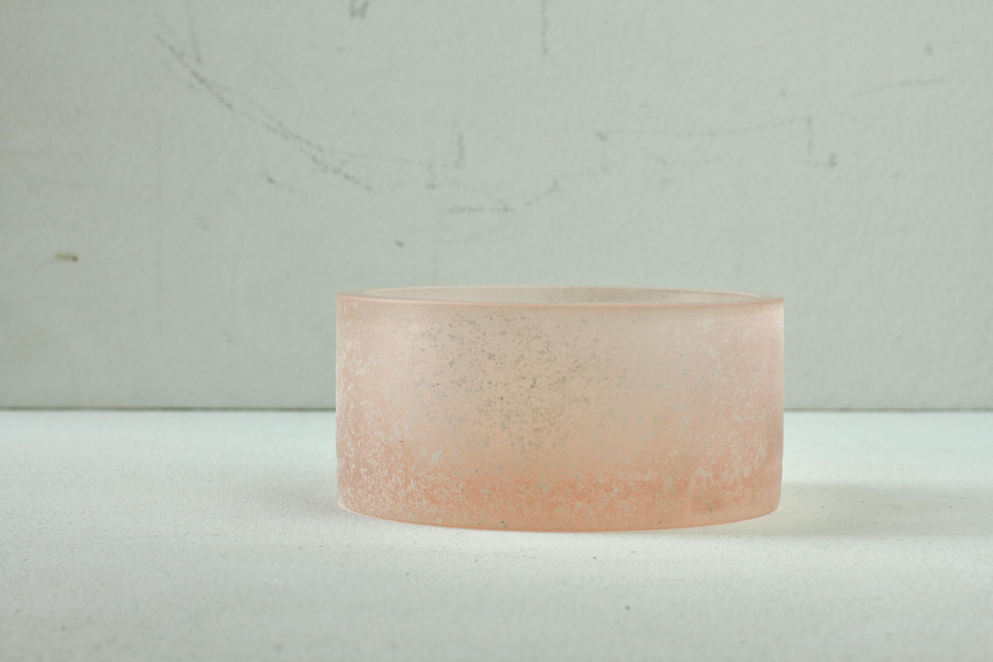 Seguso Vintage Thick Round Pink 'Scavo' Murano Glass Bowl or Ashtray circa 1980s For Sale 4