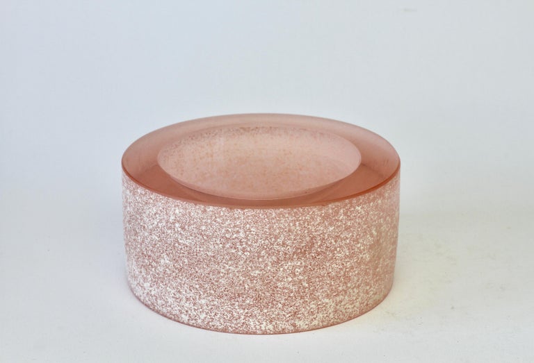 Italian Seguso Vintage Thick Round Pink 'Scavo' Murano Glass Bowl or Ashtray circa 1980s For Sale