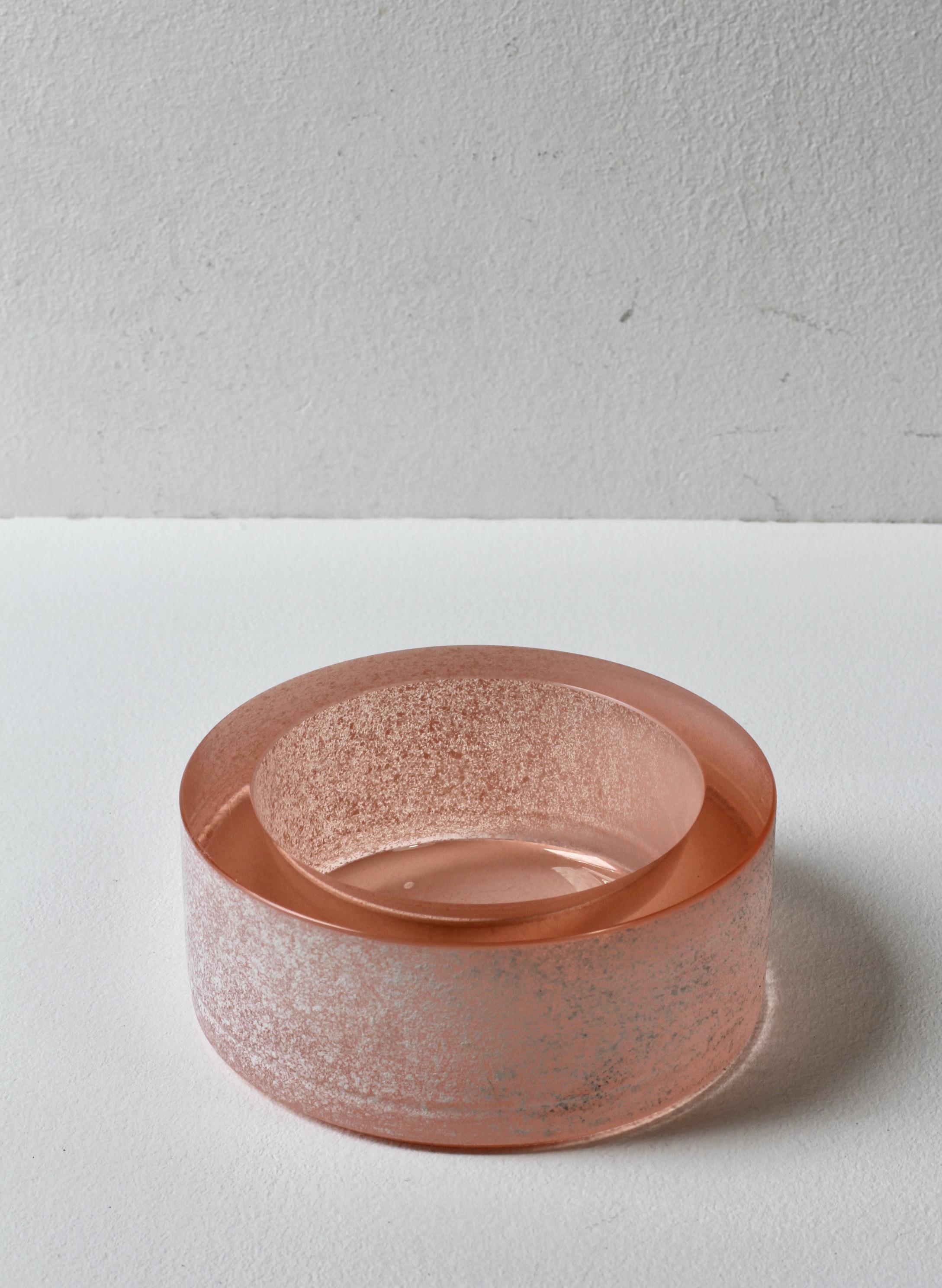 20th Century Seguso Vintage Thick Round Pink 'Scavo' Murano Glass Bowl or Ashtray circa 1980s For Sale