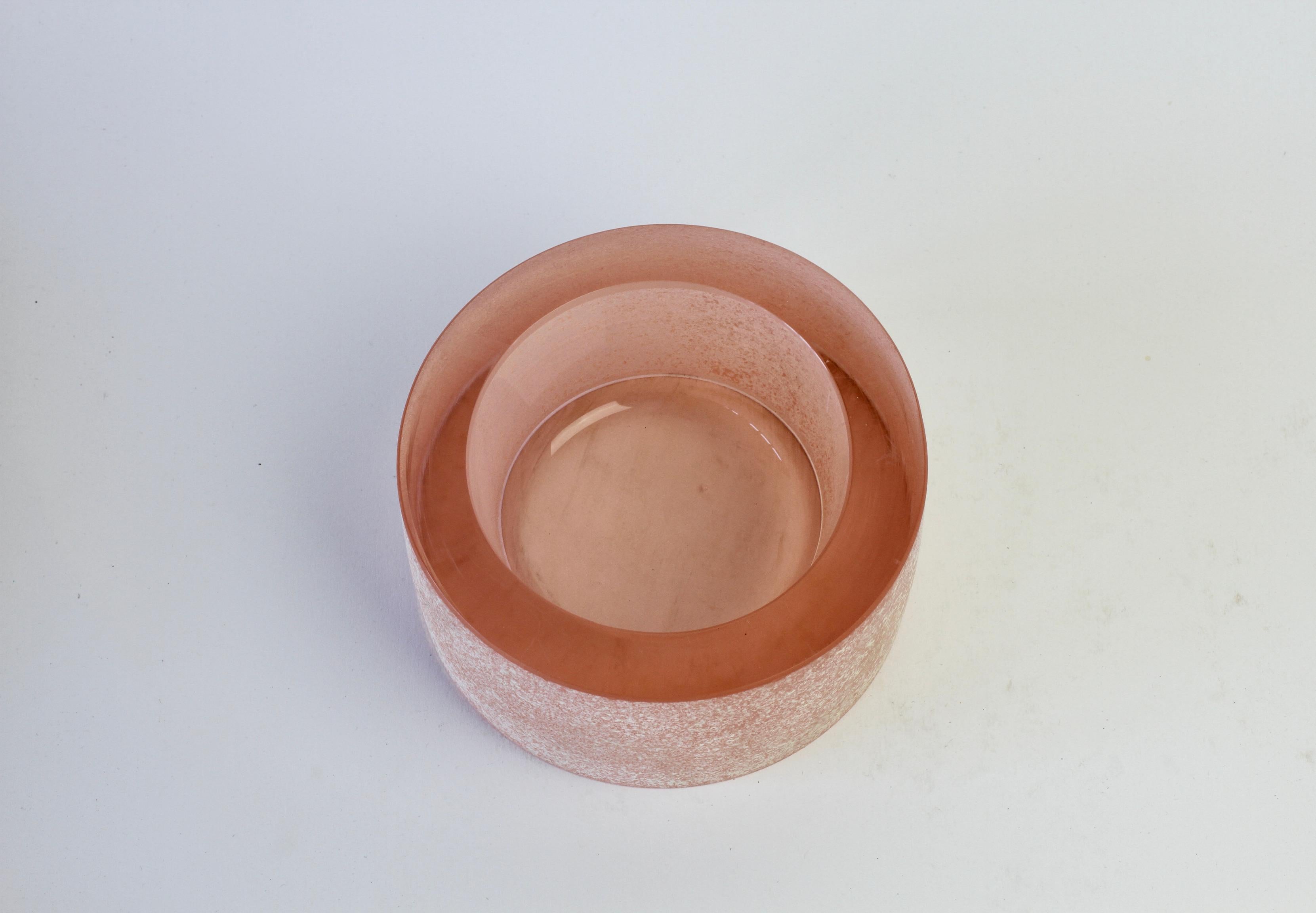 20th Century Seguso Vintage Thick Round Pink 'Scavo' Murano Glass Bowl or Ashtray circa 1980s For Sale
