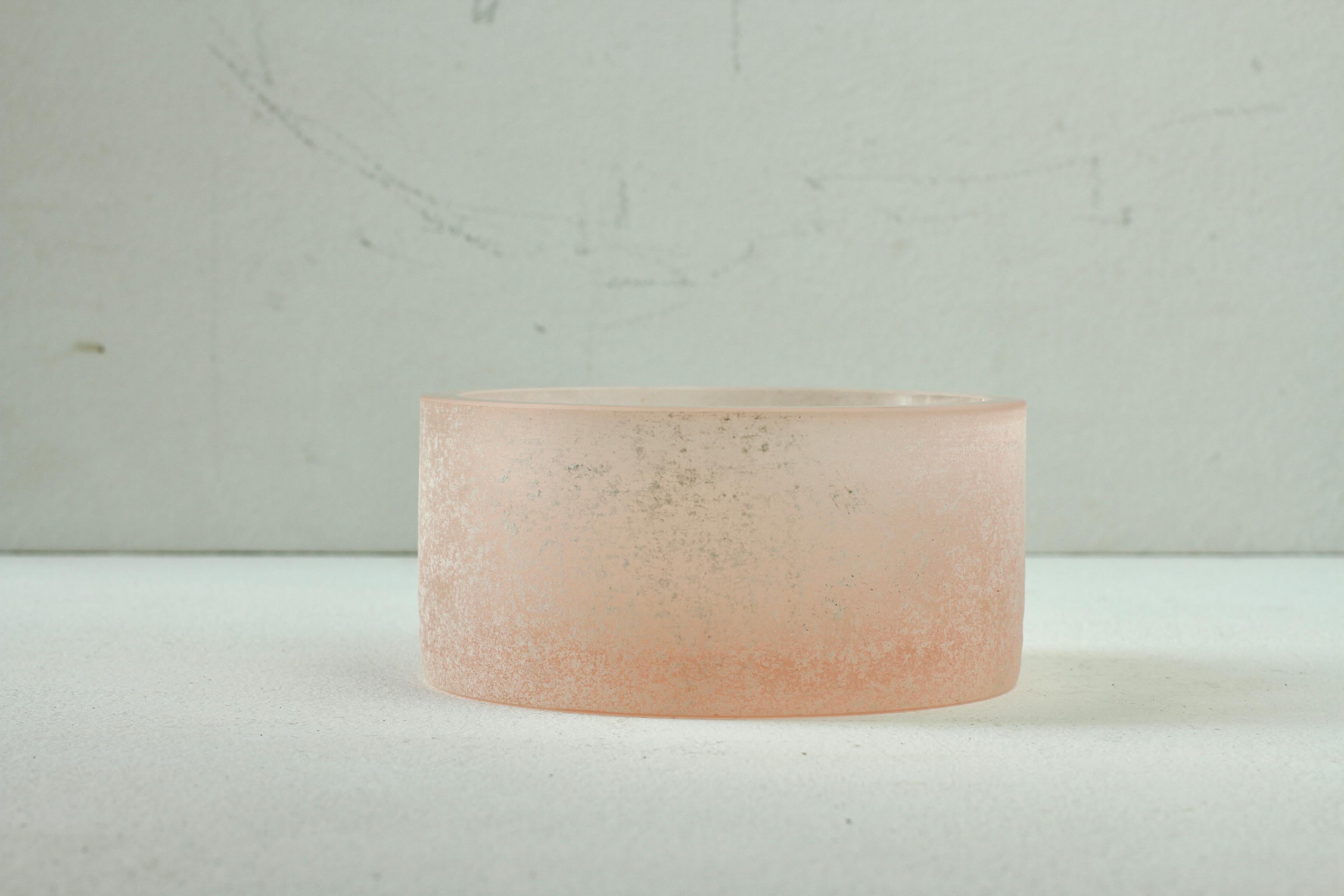 Seguso Vintage Thick Round Pink 'Scavo' Murano Glass Bowl or Ashtray circa 1980s For Sale 1