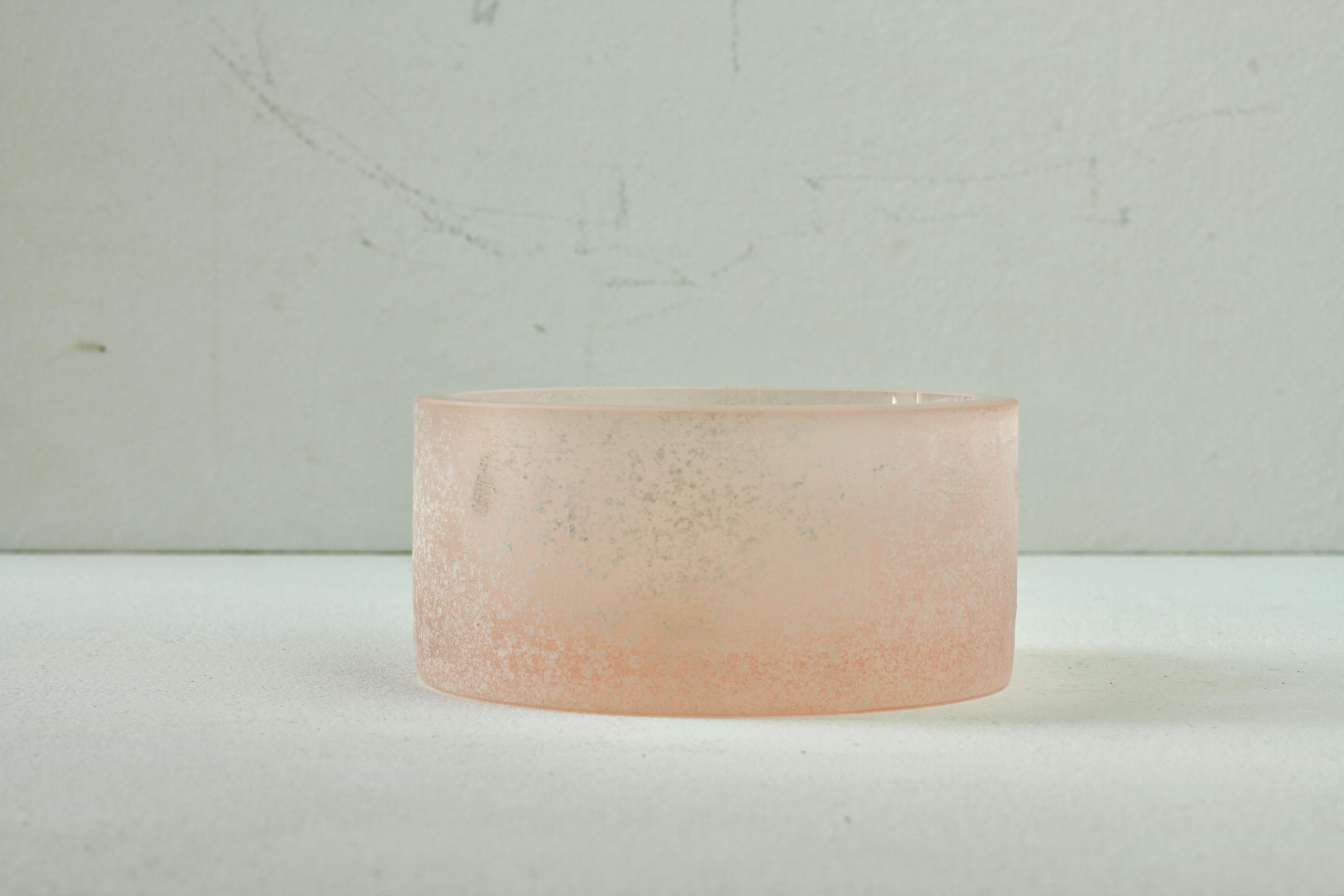 Seguso Vintage Thick Round Pink 'Scavo' Murano Glass Bowl or Ashtray circa 1980s For Sale 2