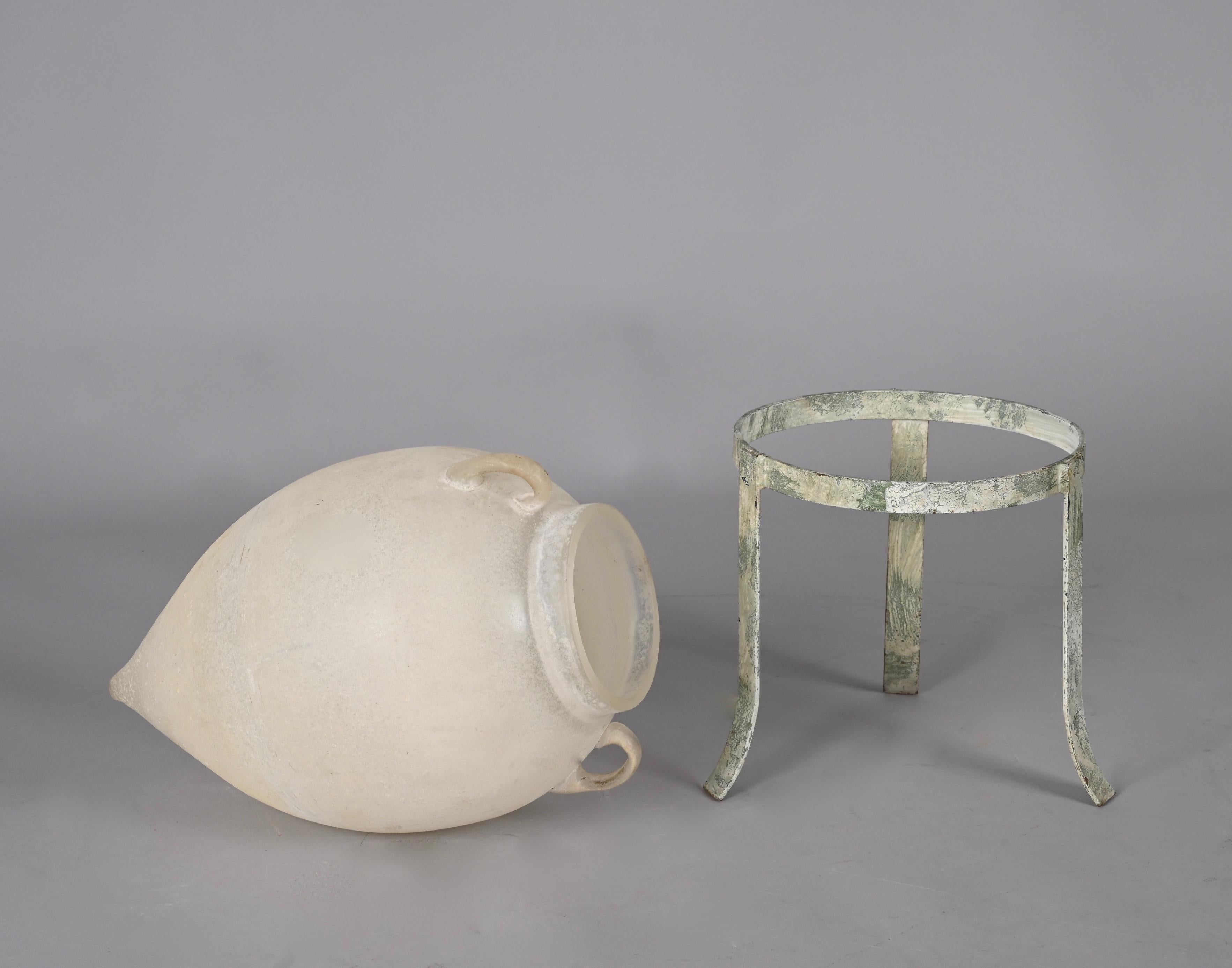 Seguso, Vase aus weißem Muranoglas mit Ständer, Flavio Poli zugeschrieben, Italien, 1960er Jahre 4