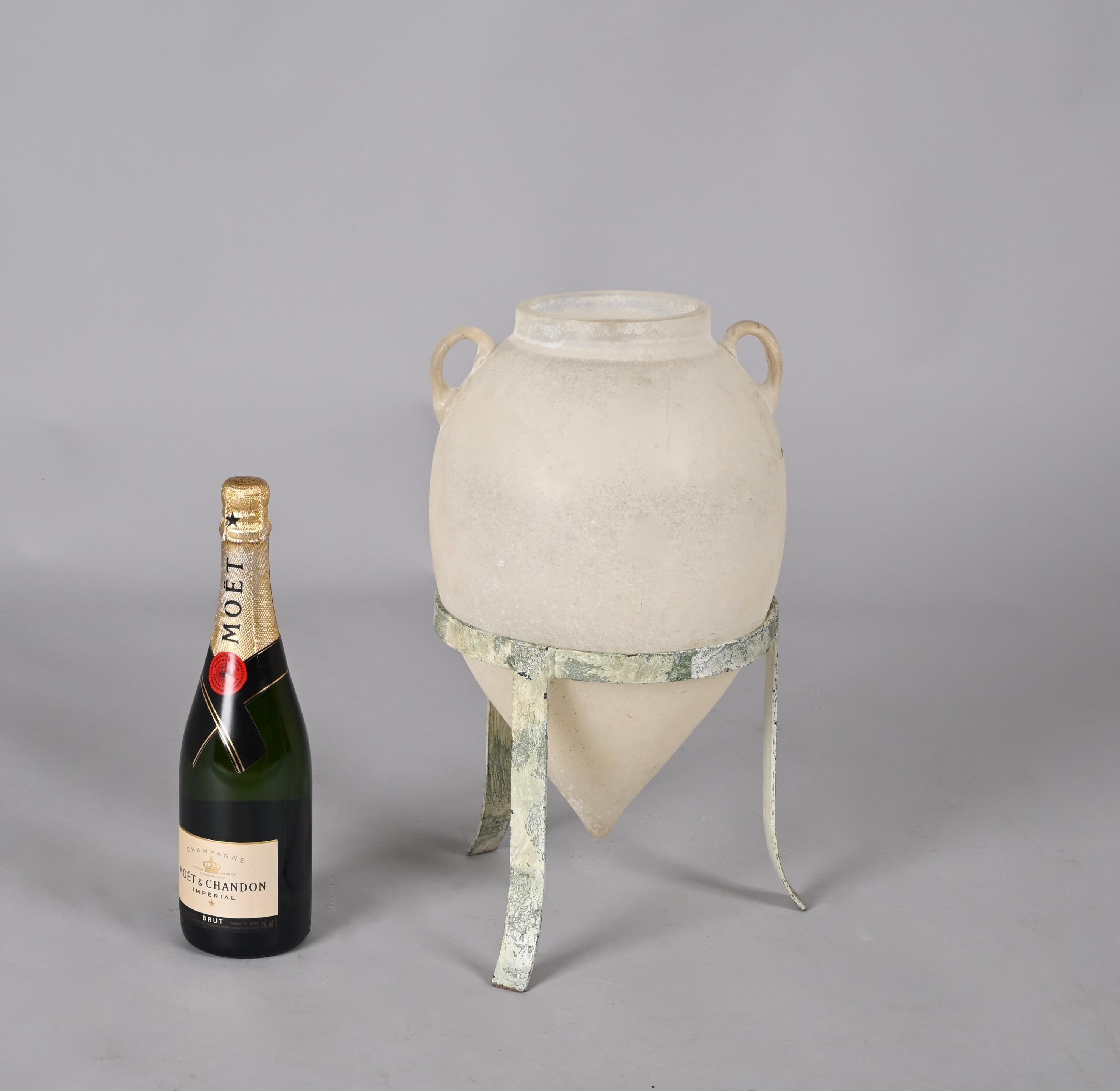 Seguso, Vase aus weißem Muranoglas mit Ständer, Flavio Poli zugeschrieben, Italien, 1960er Jahre 7