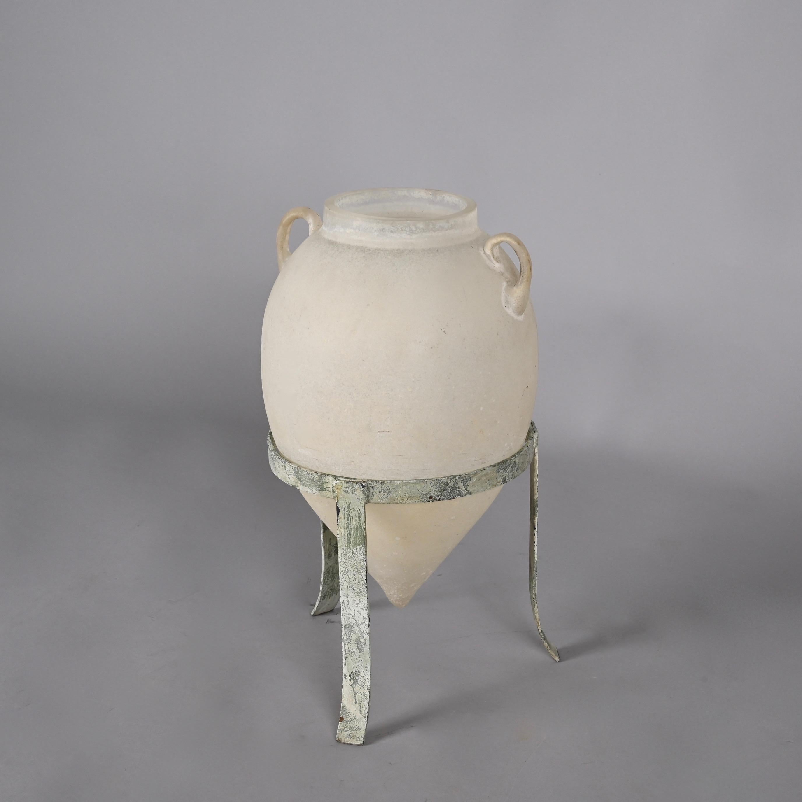 Seguso, Vase aus weißem Muranoglas mit Ständer, Flavio Poli zugeschrieben, Italien, 1960er Jahre (Italienisch)
