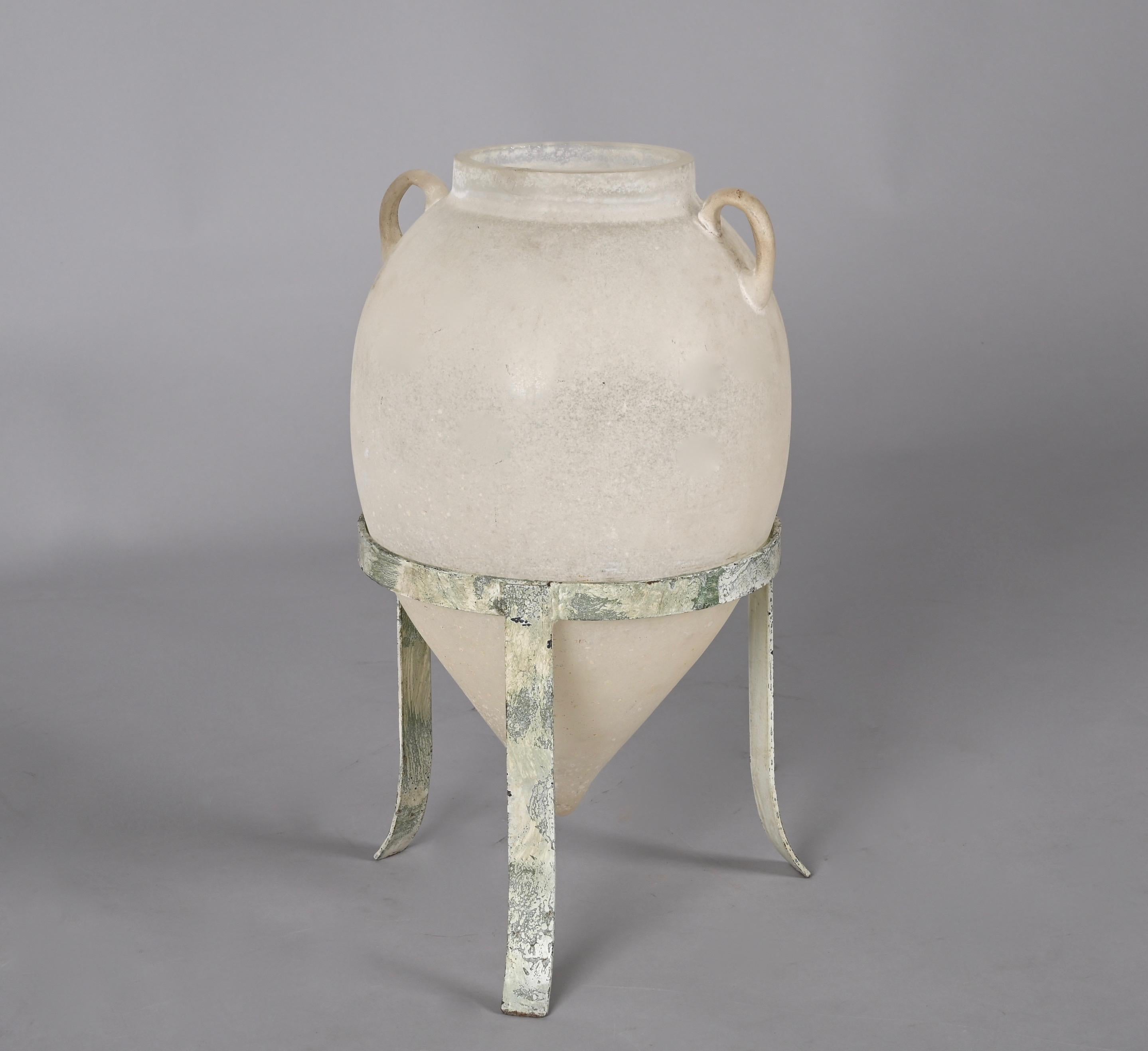 Seguso, Vase aus weißem Muranoglas mit Ständer, Flavio Poli zugeschrieben, Italien, 1960er Jahre 1