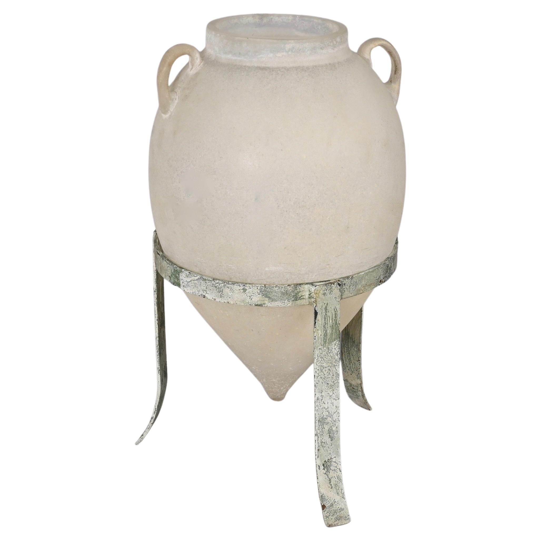 Seguso, Vase aus weißem Muranoglas mit Ständer, Flavio Poli zugeschrieben, Italien, 1960er Jahre