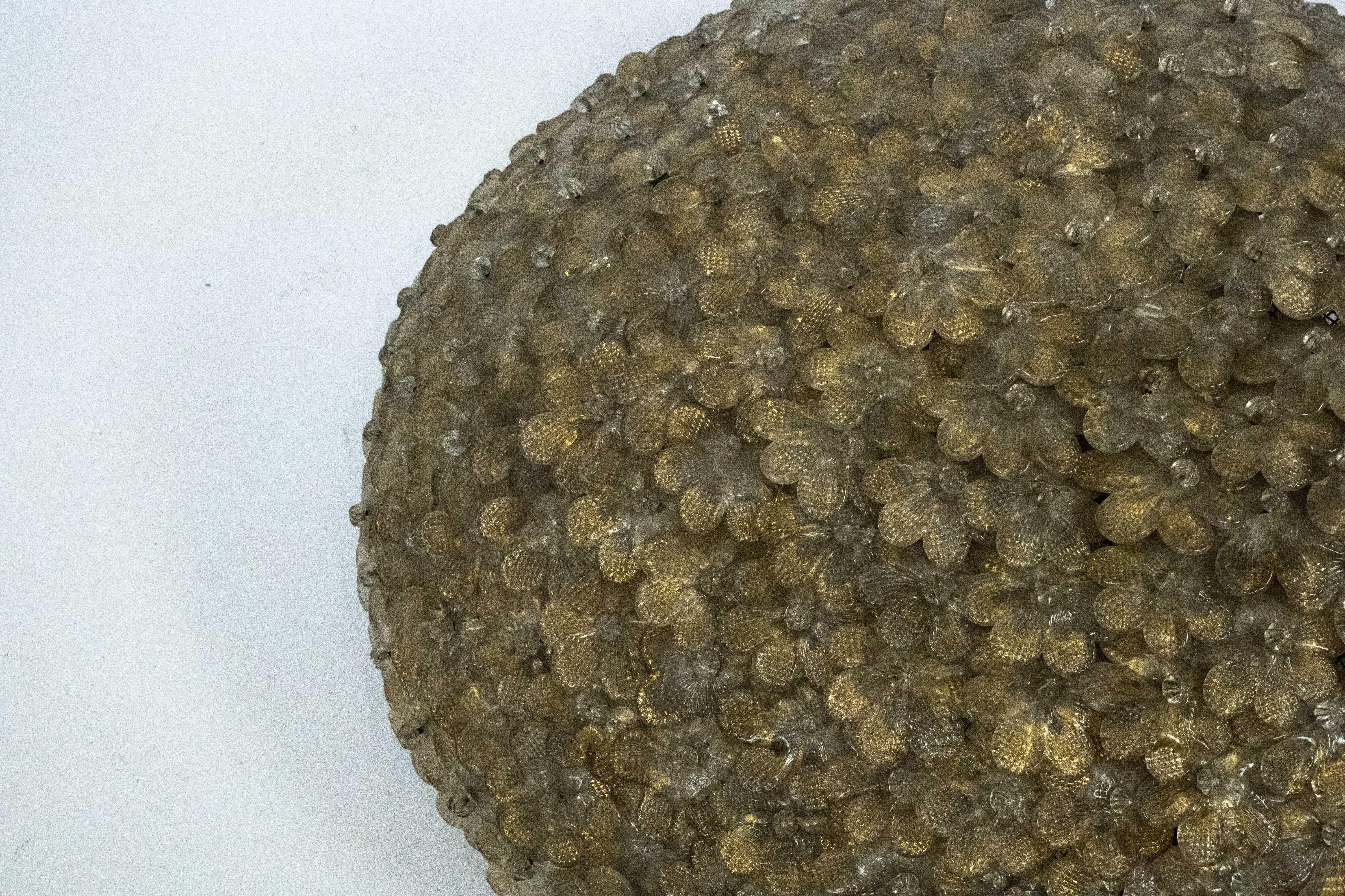 Seguso, Lámpara de techo XLarge de flores de cristal de Murano dorado de mediados de siglo. Italia años 40 siglo XX en venta