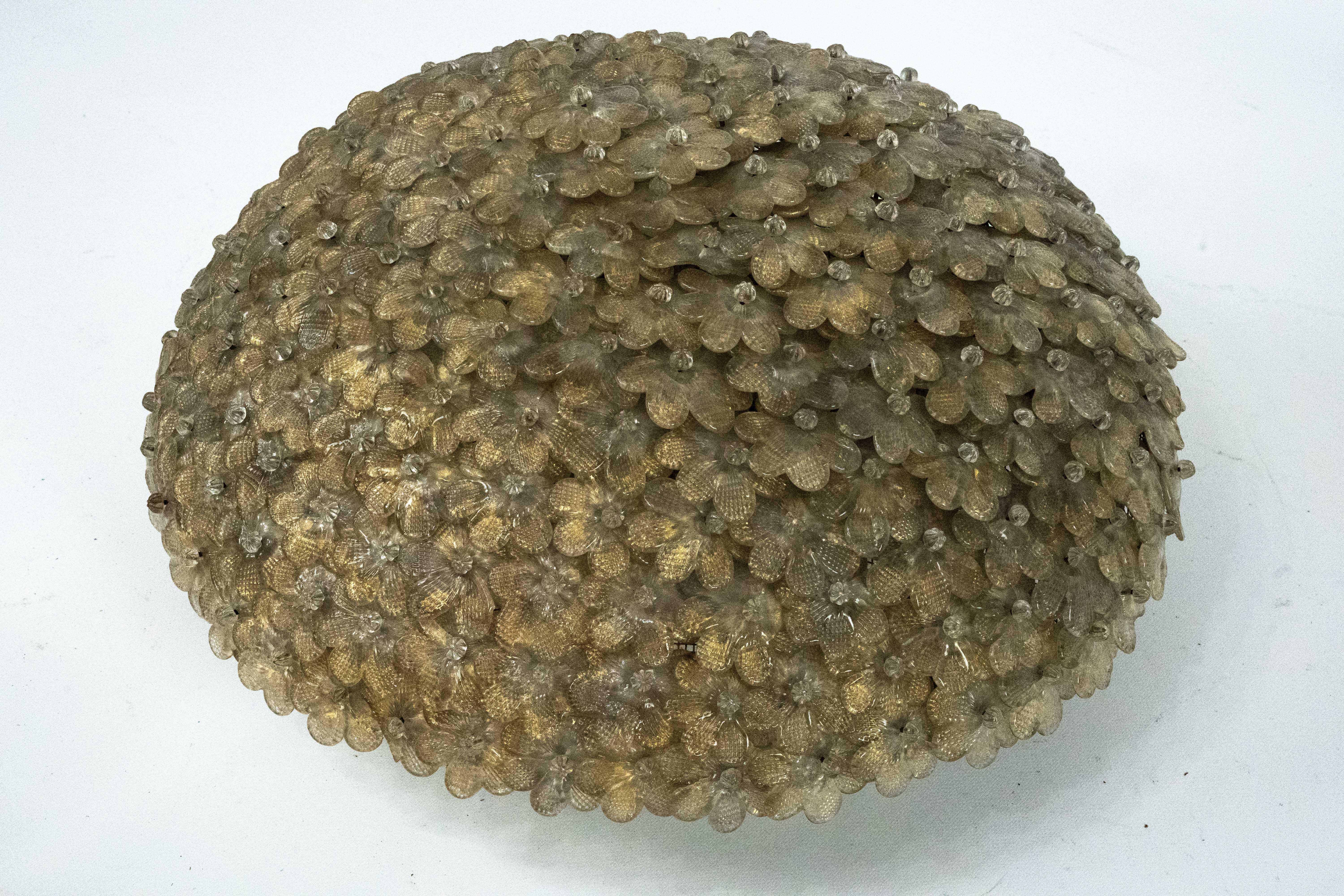 Seguso, Lámpara de techo XLarge de flores de cristal de Murano dorado de mediados de siglo. Italia años 40 en venta 1