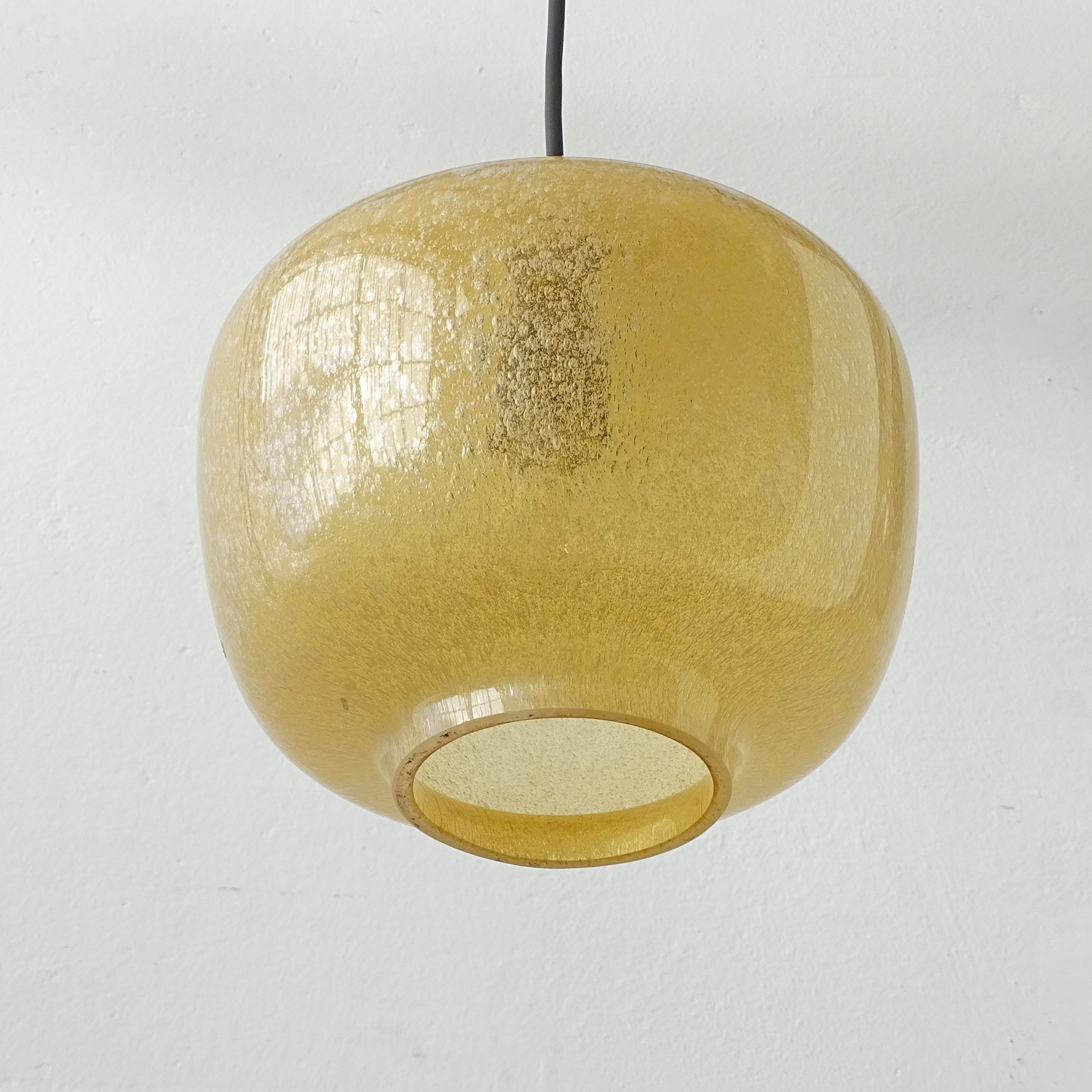 Splendid yellow bollicine Murano glass Seguso pendant lamp