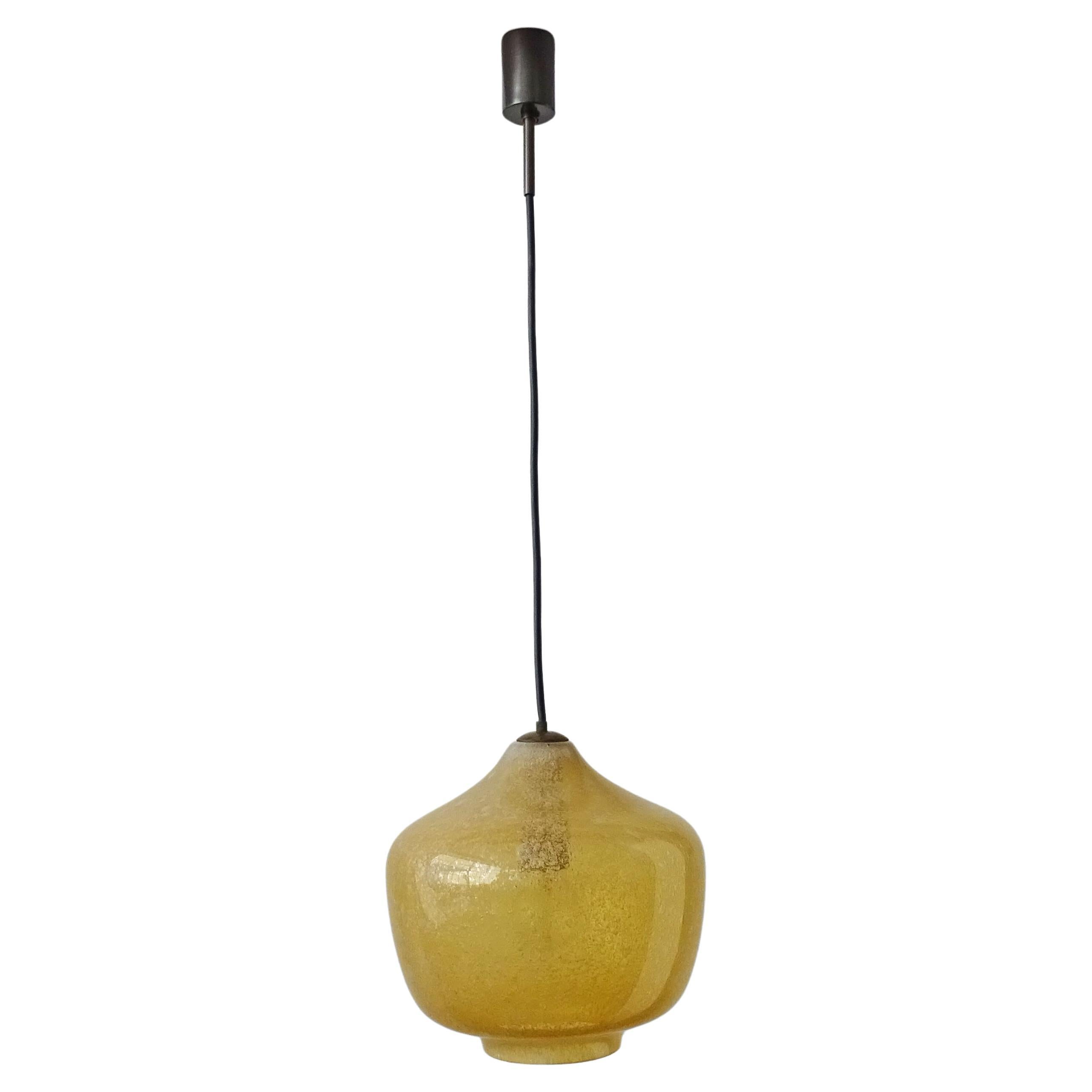 Seguso yellow bollicine Murano glass pendant lamp, Italy 1950s For Sale