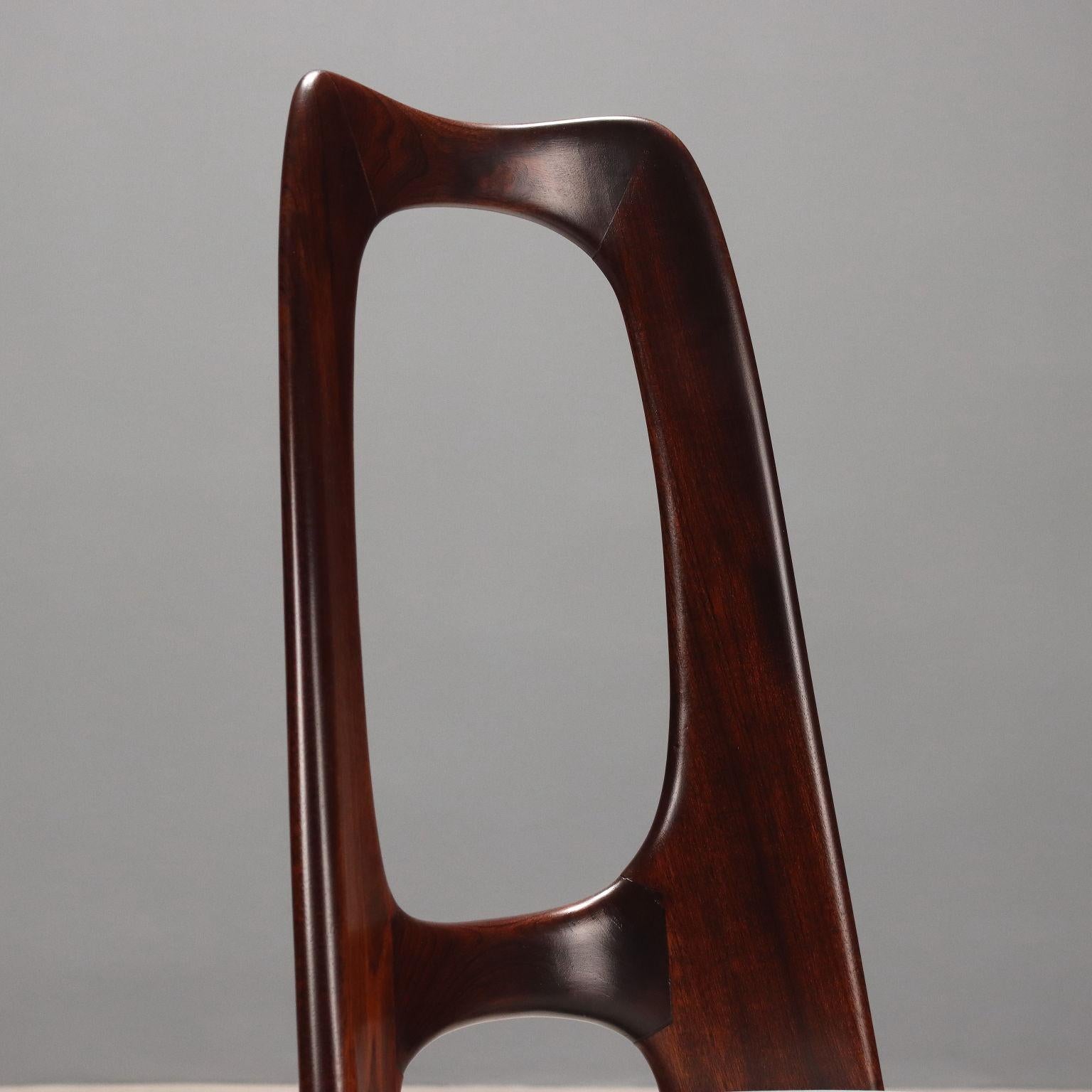italien Six chaises des années 1950 en acajou teinté