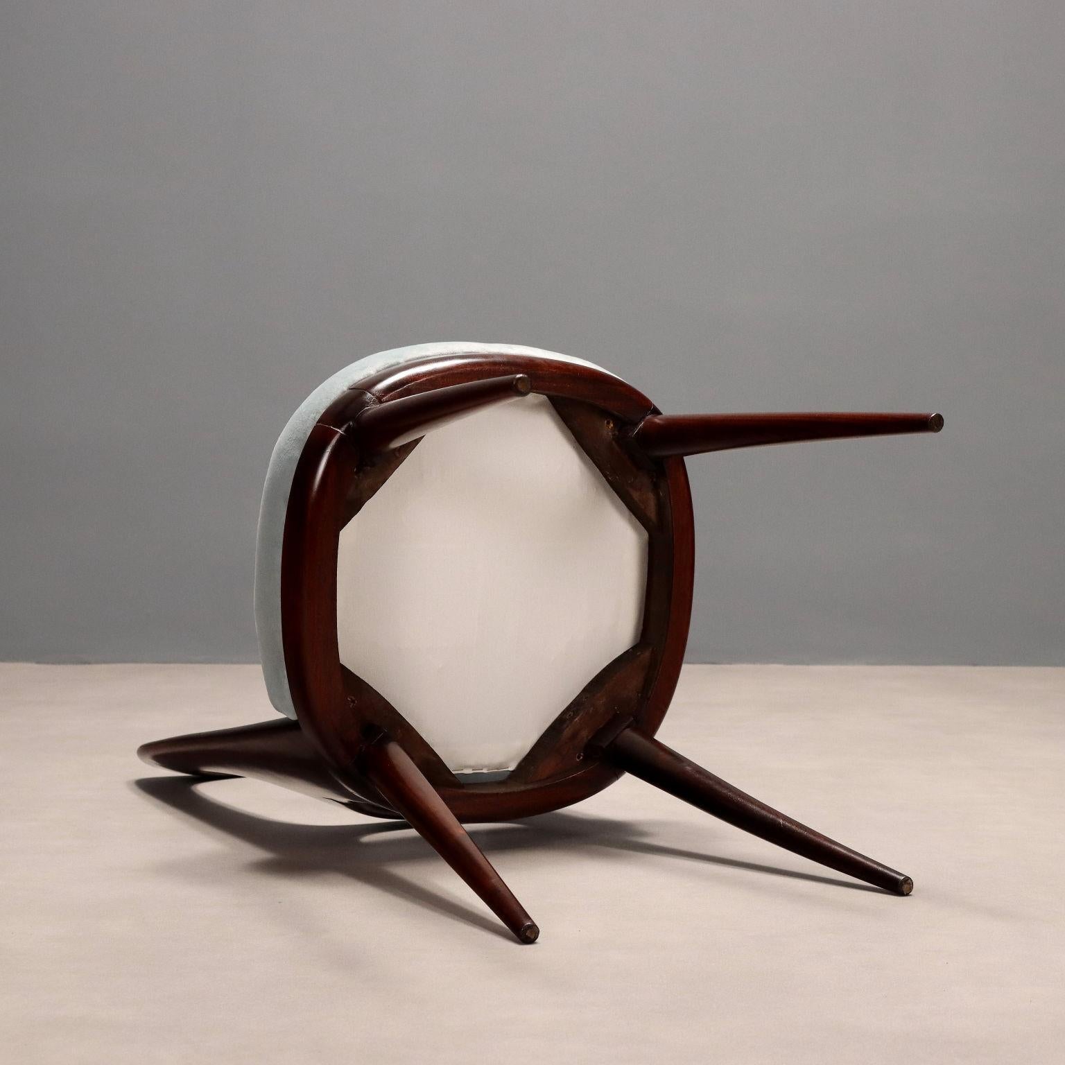 Milieu du XXe siècle Six chaises des années 1950 en acajou teinté