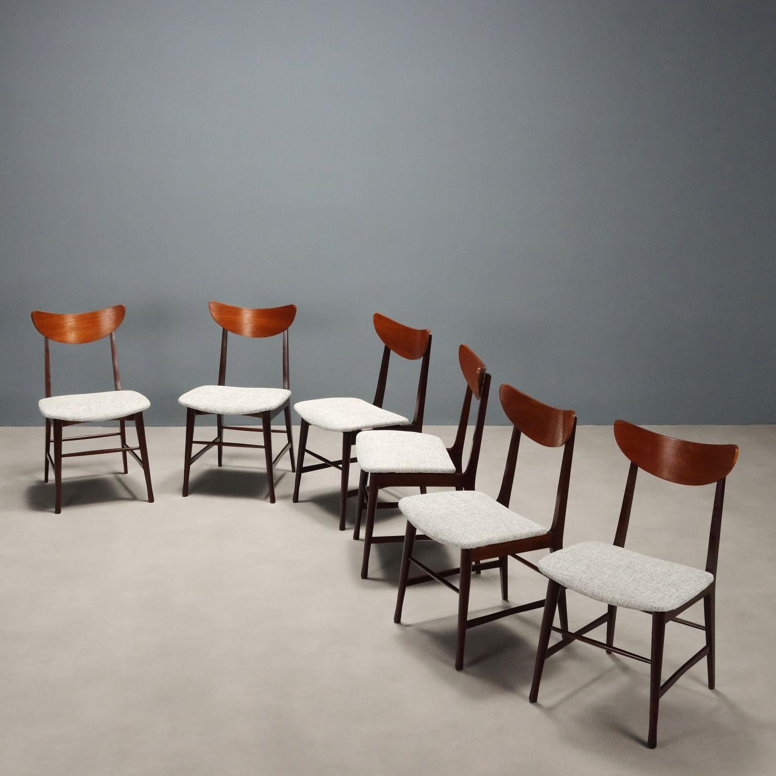 Set of 1960s Italian-made vintage chairs with teak wood frame, newly renovated seat with foam padding and fabric upholstery in shades of white/grey. Restored in our workshops.