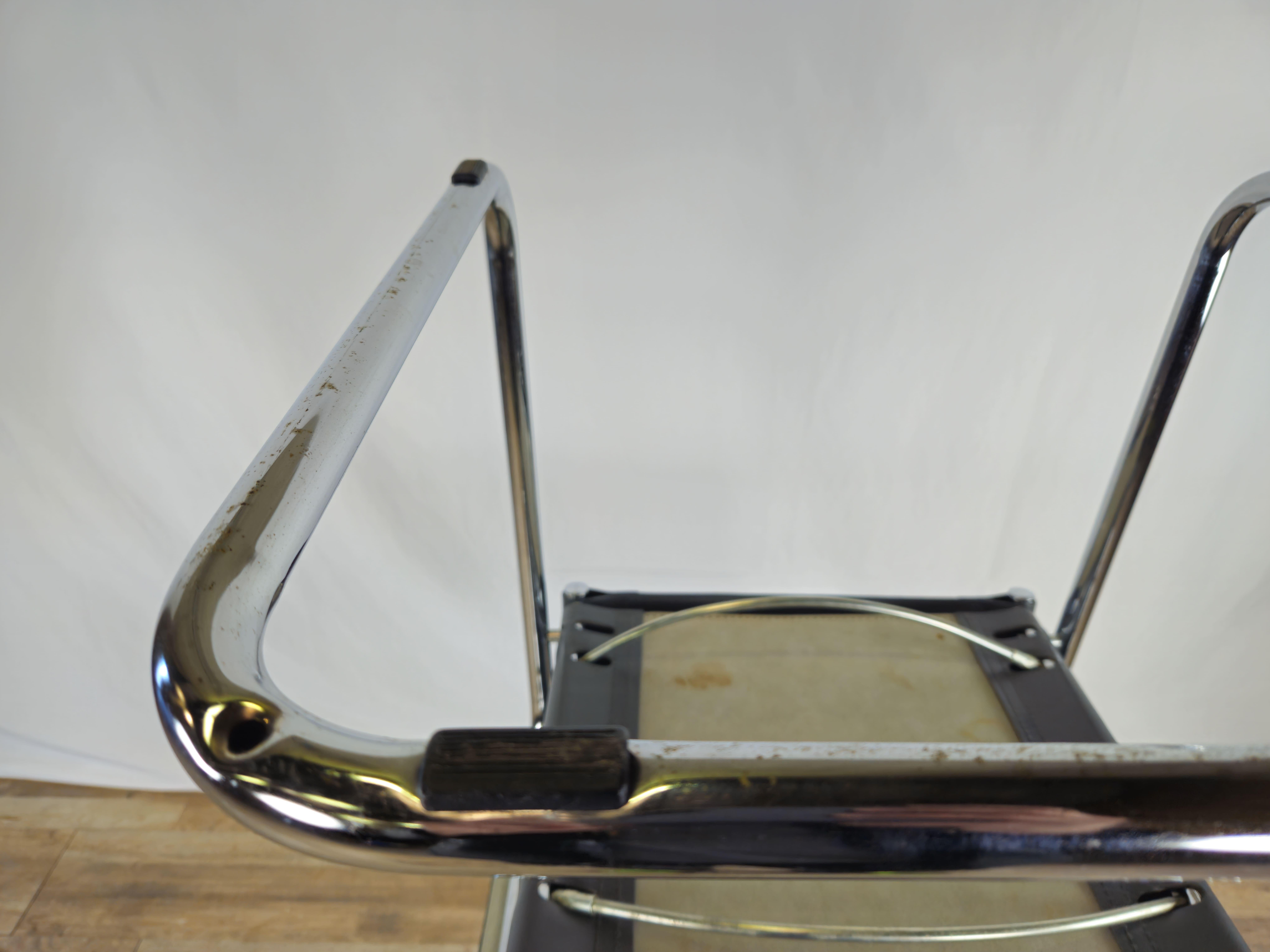 Six chaises tubulaires Bauhaus modèle 3-95 des années 1970 en vente 12