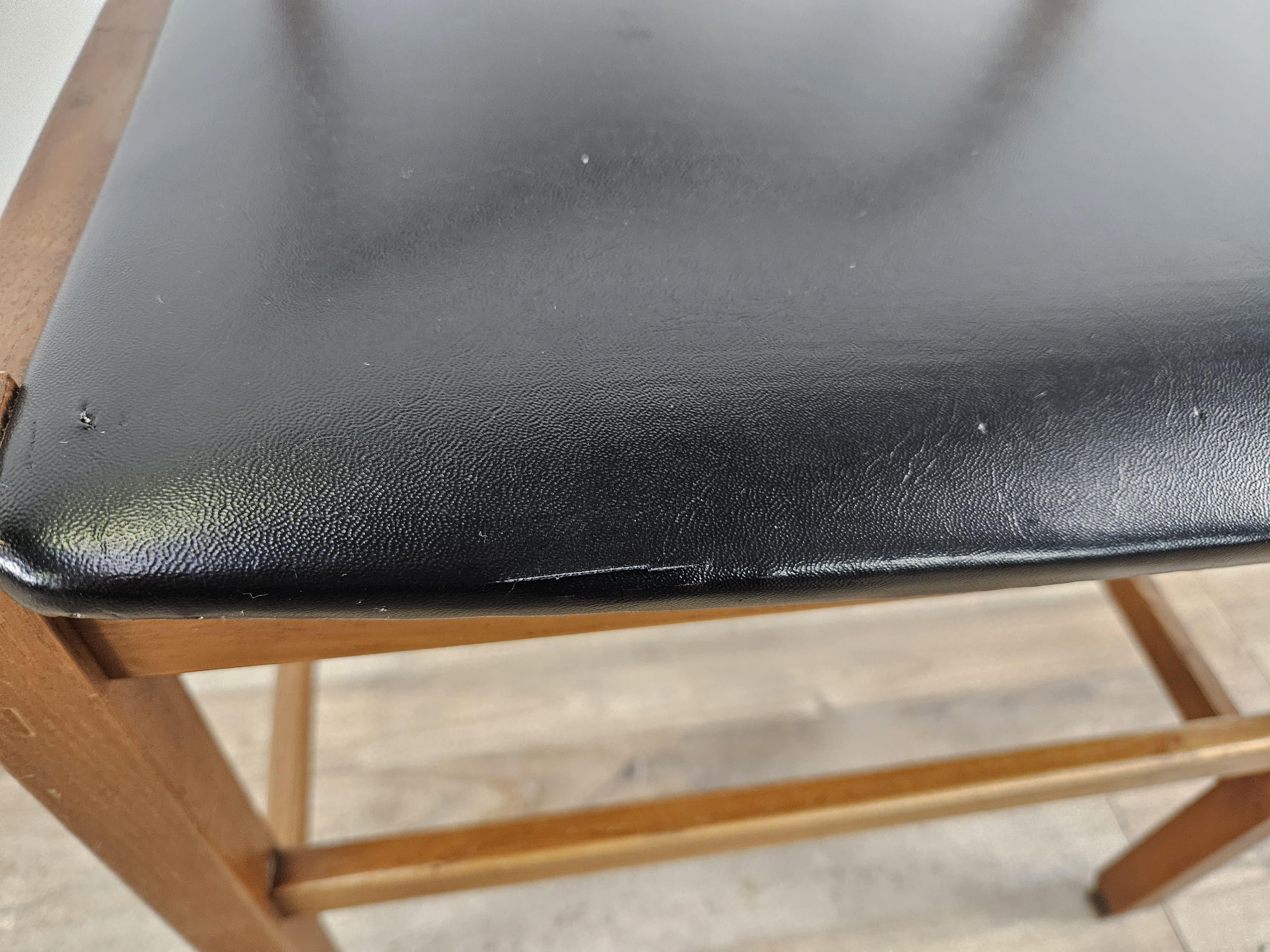 Sechs Esszimmerstühle aus Teakholz und Leder im skandinavischen Stil der 1970er Jahre im Angebot 10