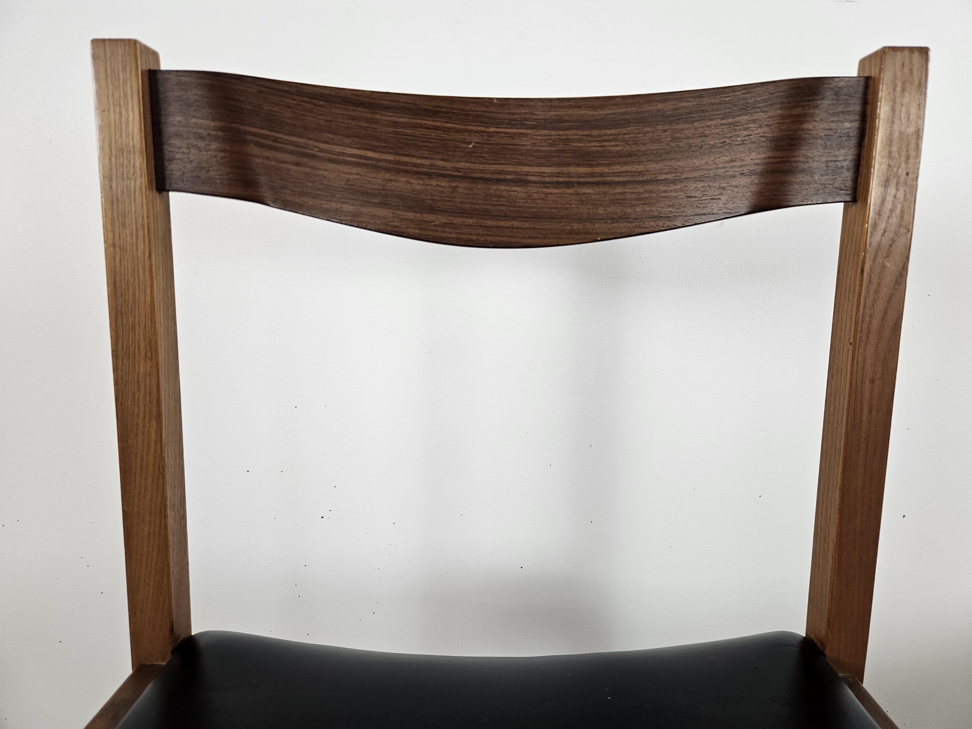 Sechs Esszimmerstühle aus Teakholz und Leder im skandinavischen Stil der 1970er Jahre im Angebot 1
