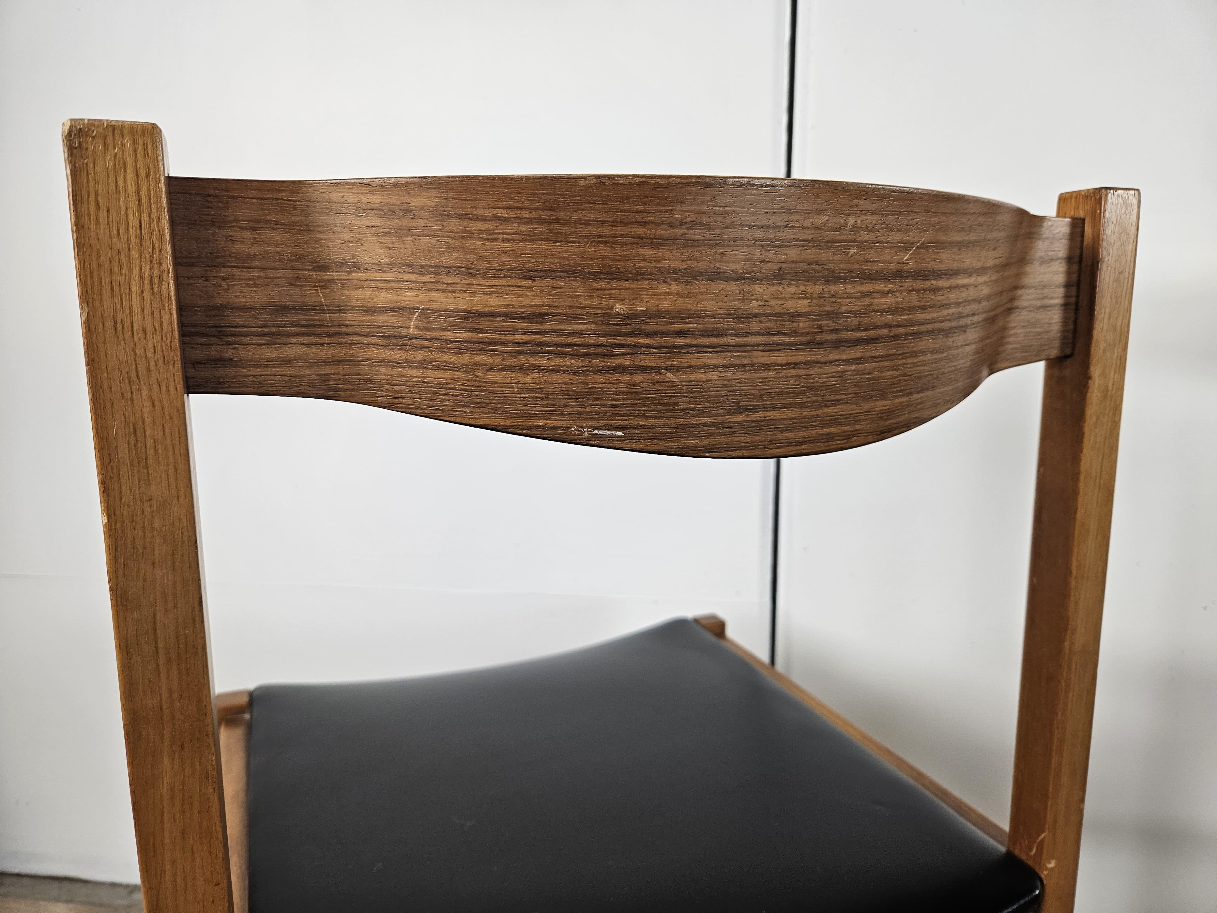 Sechs Esszimmerstühle aus Teakholz und Leder im skandinavischen Stil der 1970er Jahre im Angebot 3