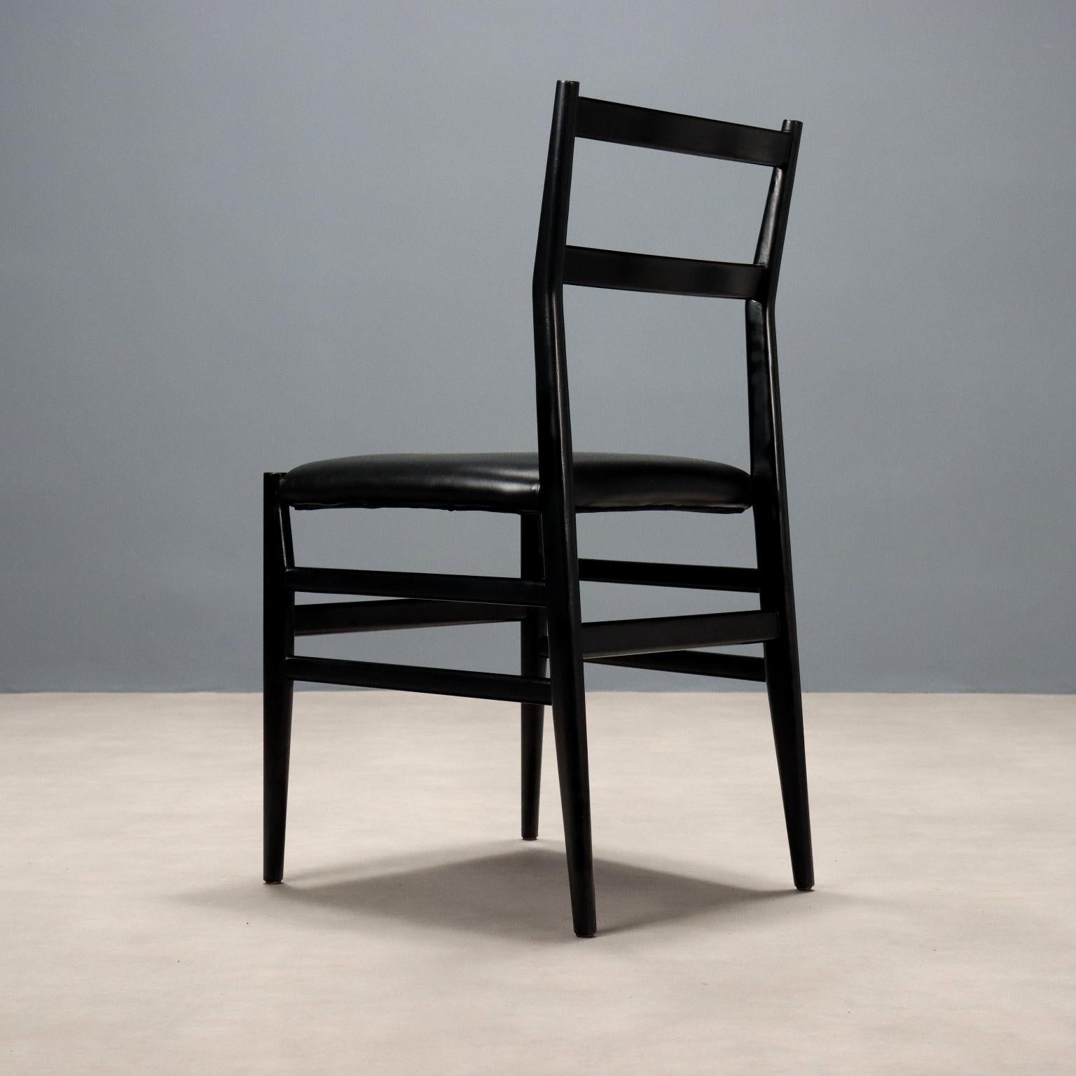Six chaises 