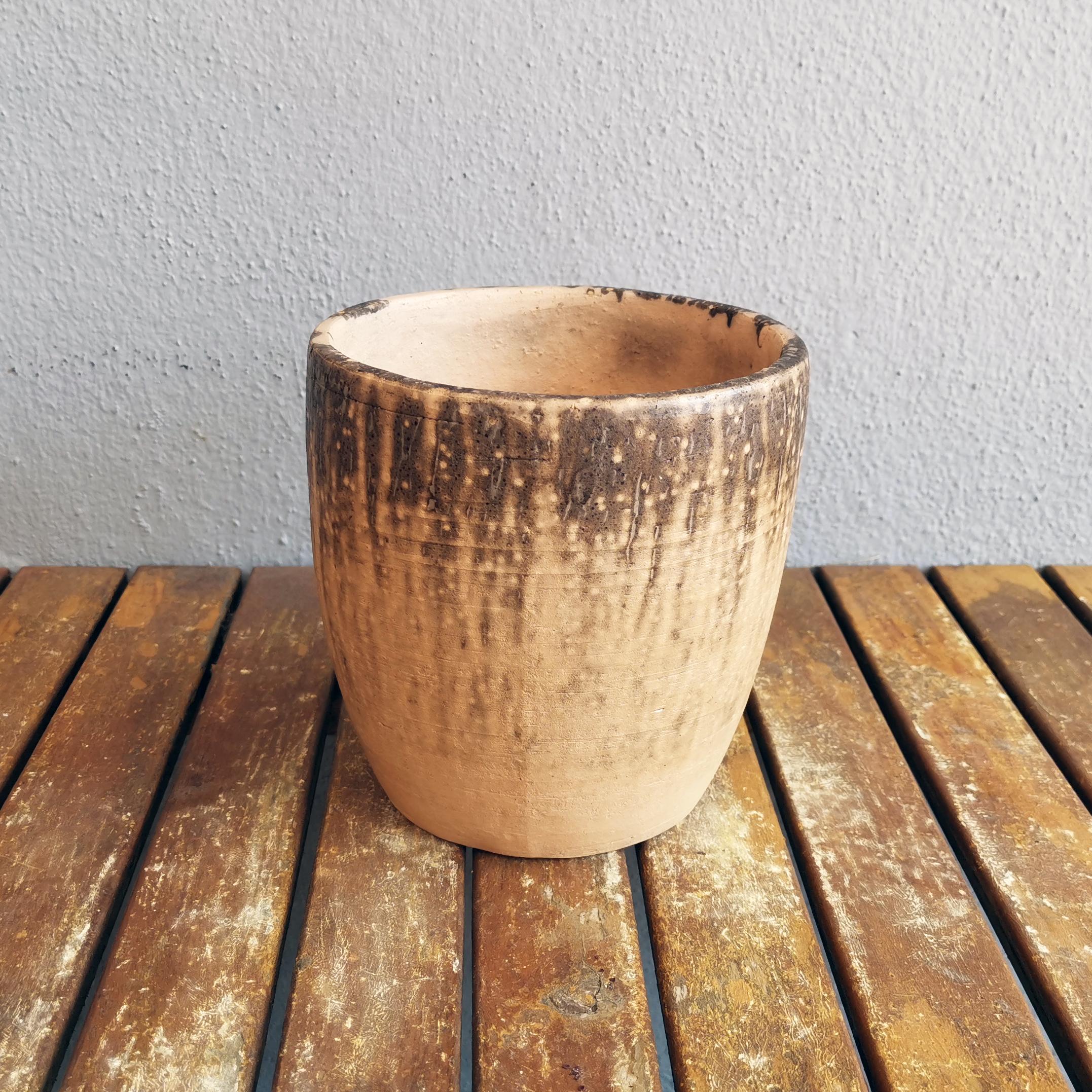 Seicho (成長) - Crecimiento

Nuestra maceta Seicho está hecha para ser un tema de conversación para tu preciosa colección de plantas de interior. Su tamaño es perfecto para plantas especiales de interior. Cada maceta viene con tres orificios de salida