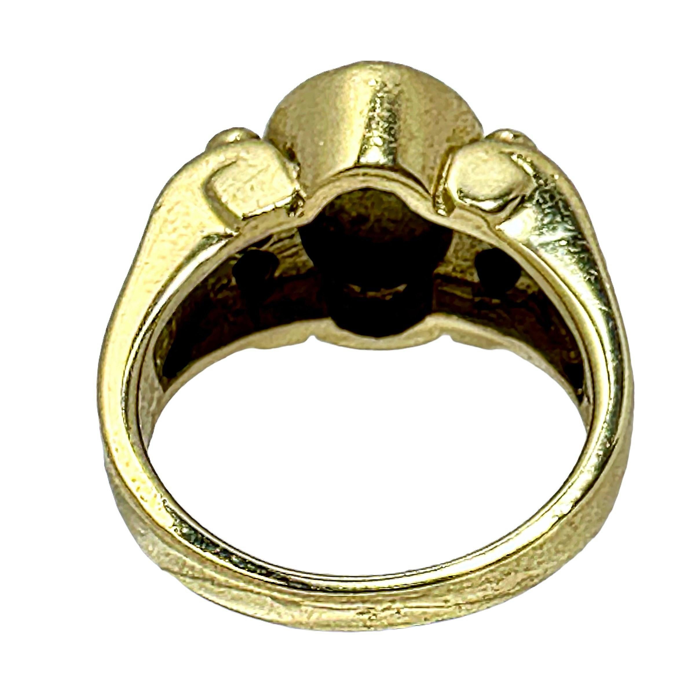 Taille brillant SeidenGang, bague en or jaune 18 carats et diamants en forme de chérubin jouant de l'instrument en vente