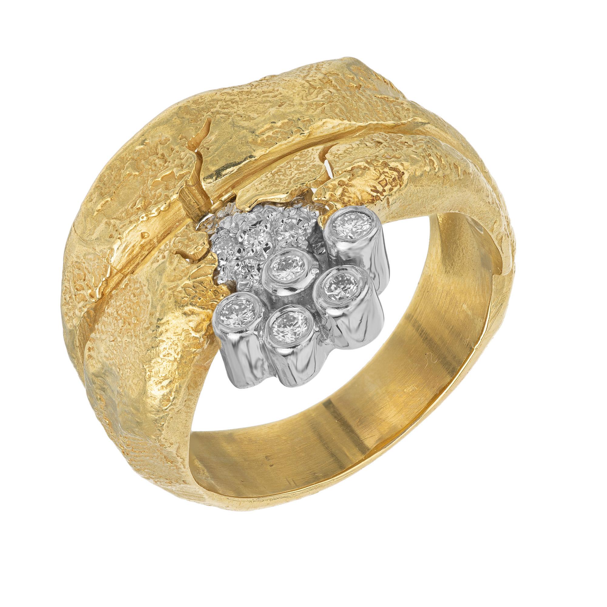 Taille ronde SeidenGang Bague de cocktail Odyssey en or jaune platine avec diamant de 0,15 carat en vente