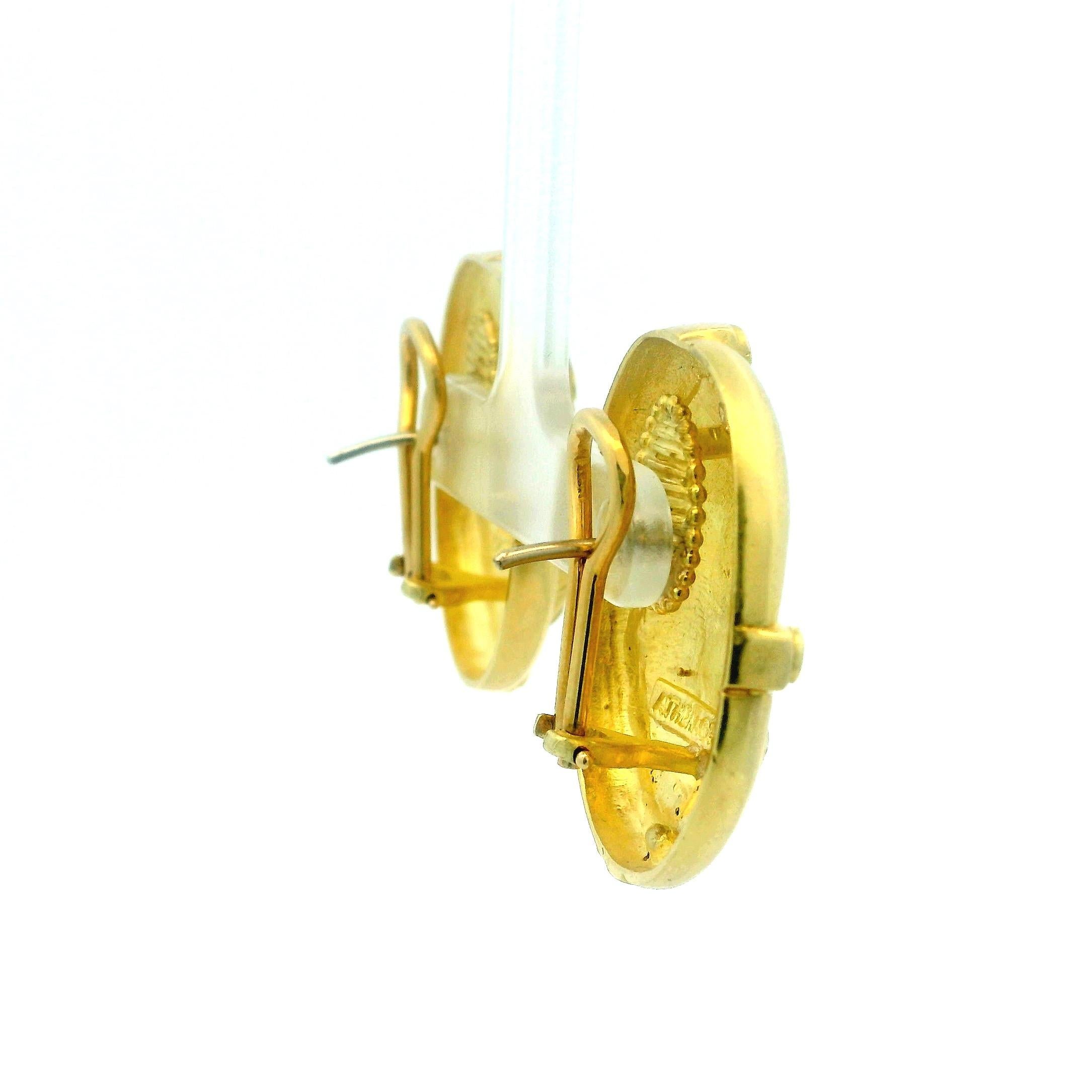 Donna SeidenGang Orecchini a Medaglione Athena Roman Revival 18K con Diamanti in vendita