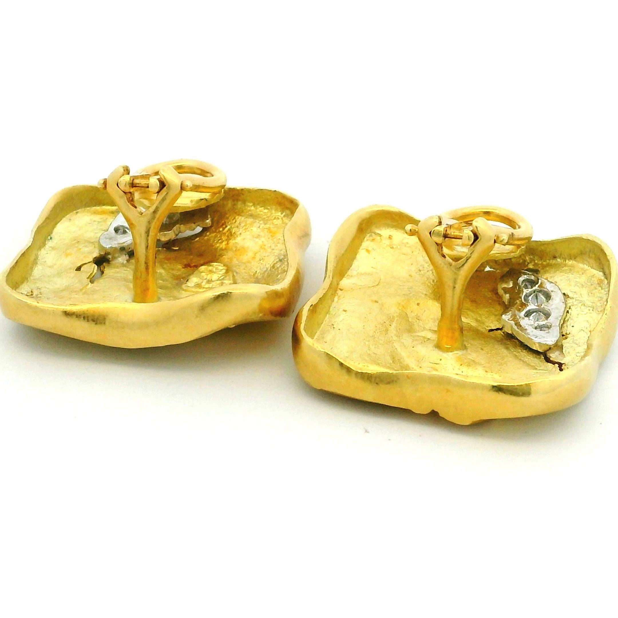 Seidengang 18K Gold Mythological Earrings with Diamonds For Sale 6