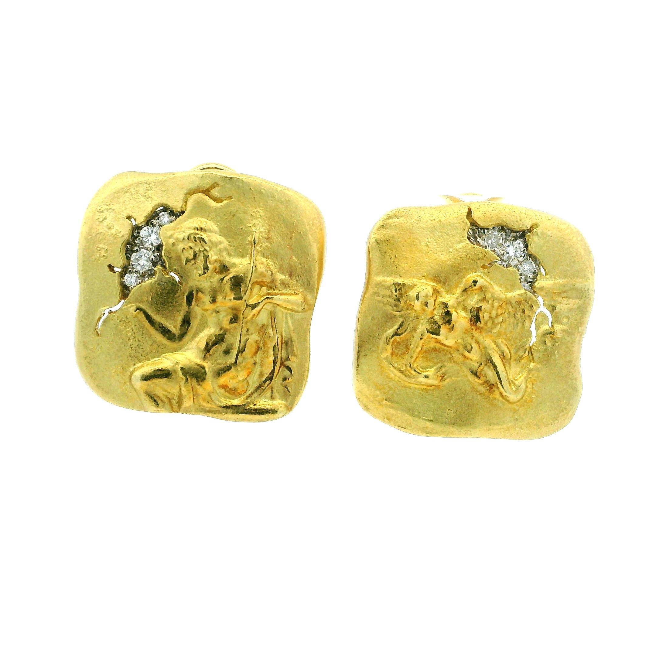 Rich in texture and storytelling, these 18K yellow gold earrings by Seidengang capture the brand’s celebrated fusion of classical art and contemporary design. Each softly contoured square panel (1 x 1 inch) is sculpted in satin-finish gold and