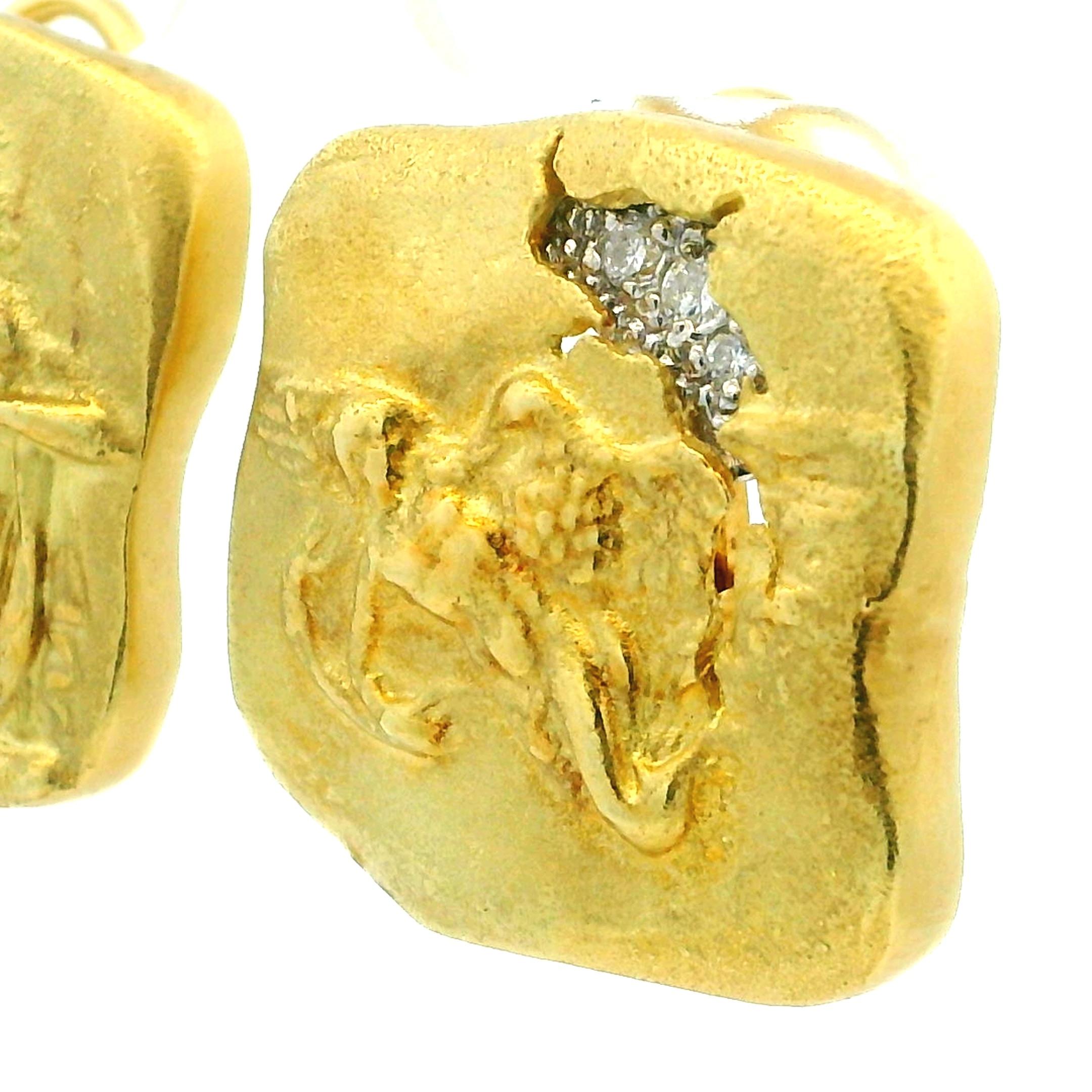 Seidengang 18K Gold Mythological Earrings with Diamonds For Sale 2