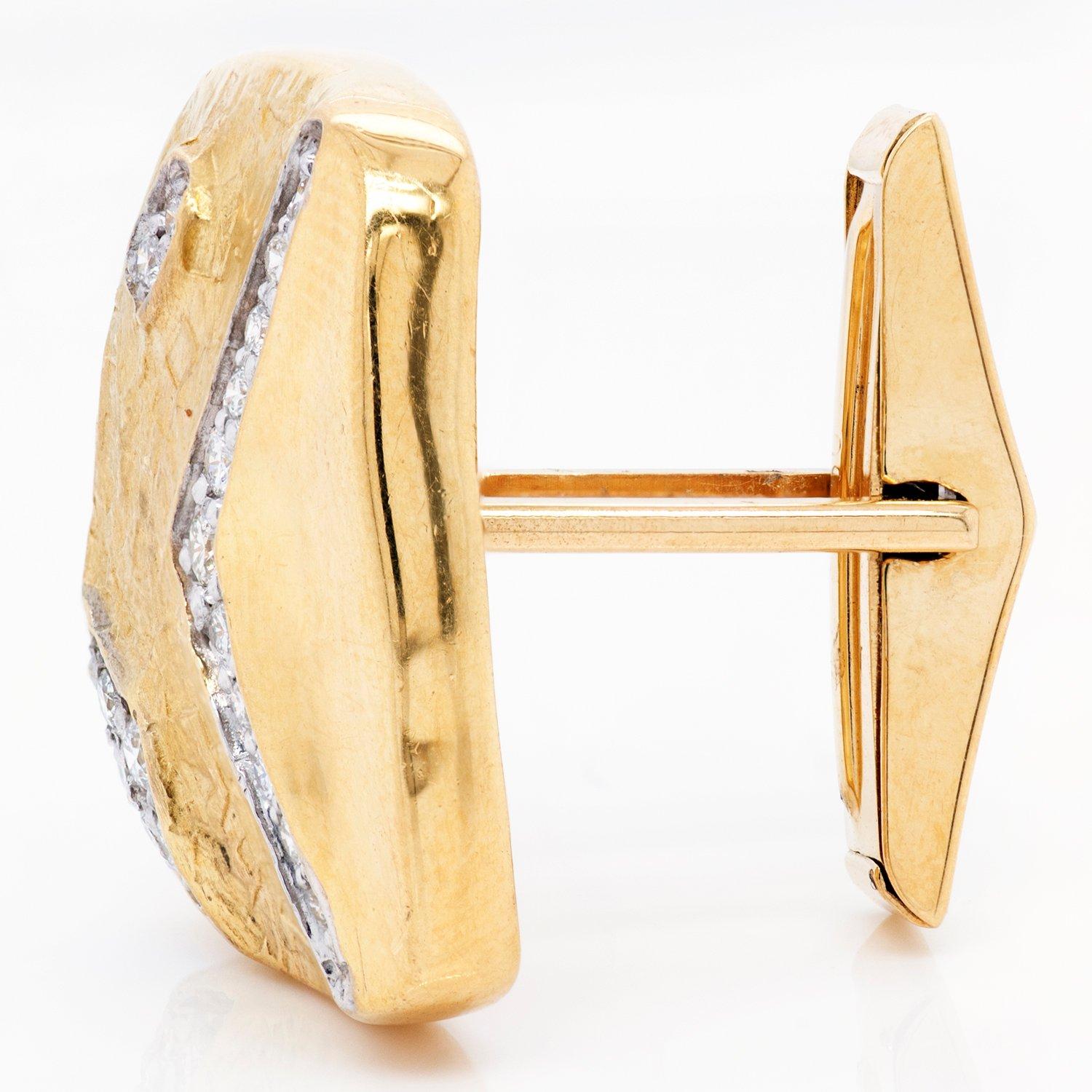 Round Cut SeidenGang 18 Karat Yellow Gold Cufflinks with 0.36 Carat of Diamonds For Sale