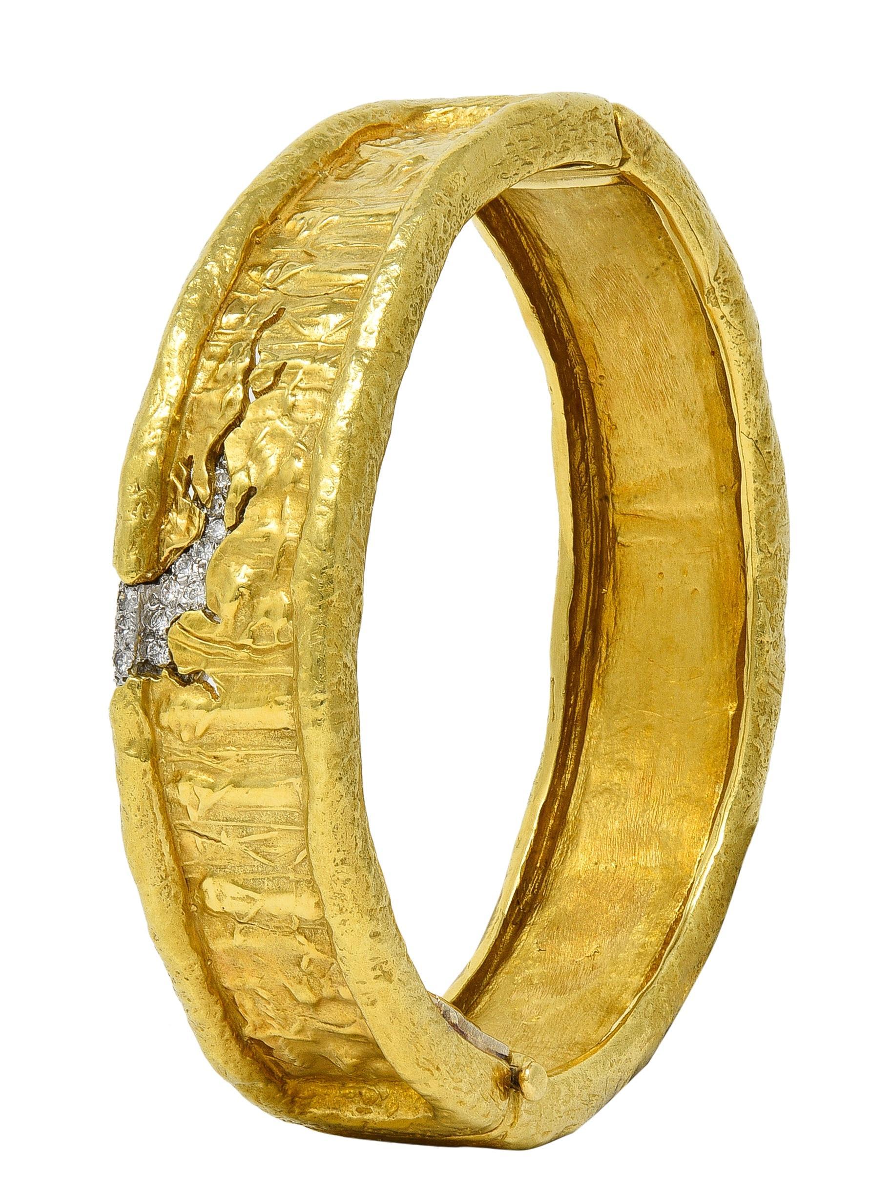 SeidenGang 1990's Diamant Platin 18K Gold Vintage ägyptischen Armreif Armband (Rundschliff) im Angebot